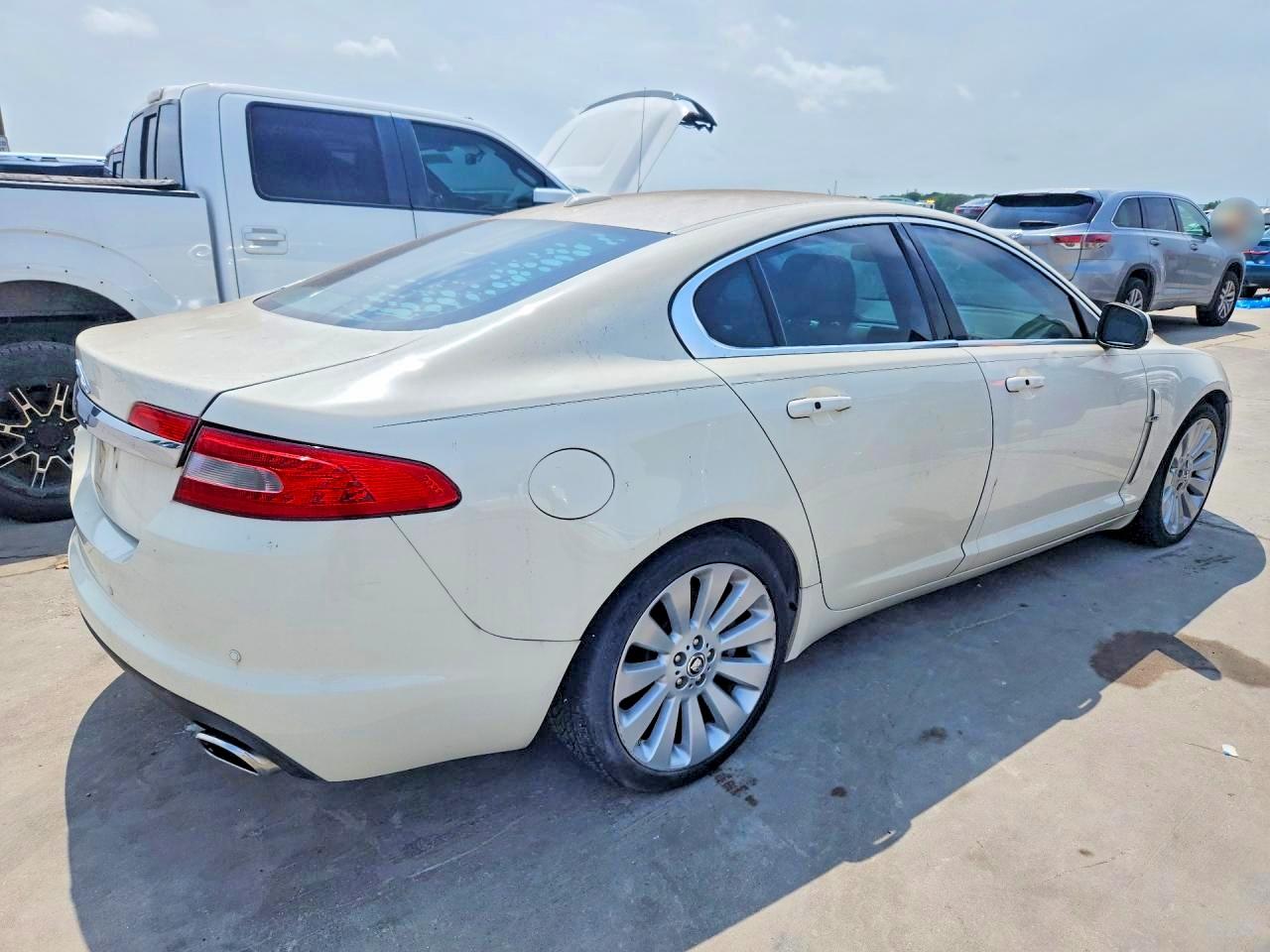 2009 Jaguar Xf Premium Luxury White vin: SAJWA06B09HR43232