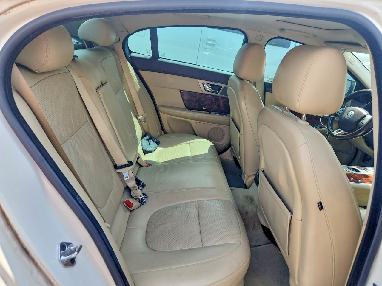 2009 Jaguar Xf Premium Luxury White vin: SAJWA06B09HR43232