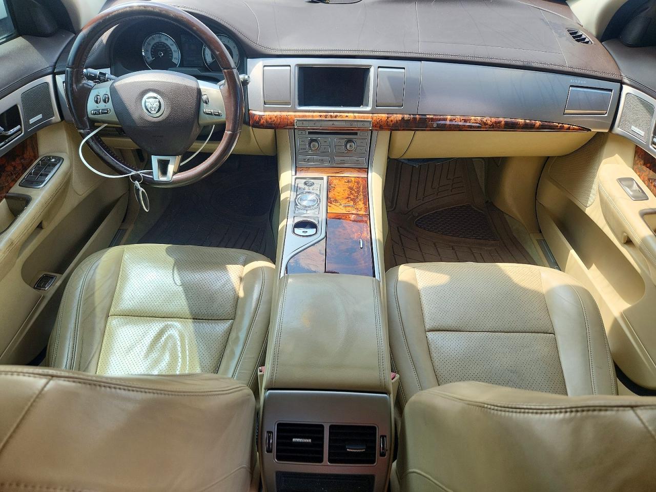 2009 Jaguar Xf Premium Luxury White vin: SAJWA06B09HR43232