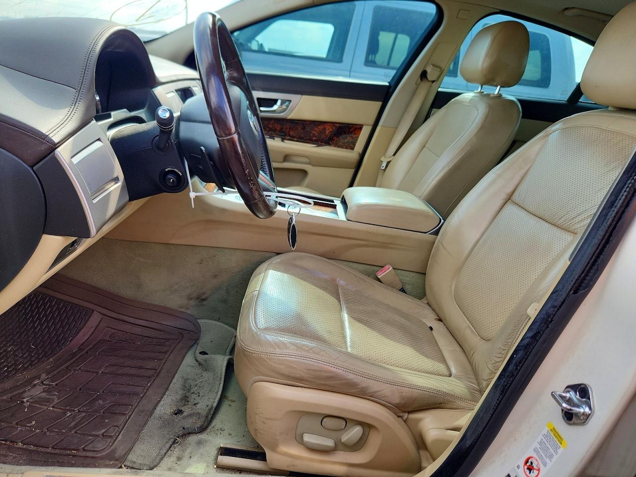 2009 Jaguar Xf Premium Luxury White vin: SAJWA06B09HR43232