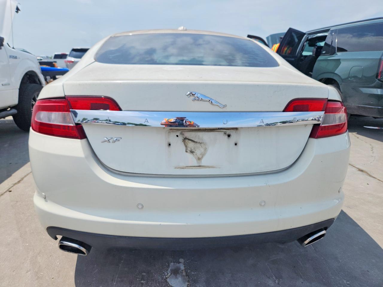 2009 Jaguar Xf Premium Luxury White vin: SAJWA06B09HR43232