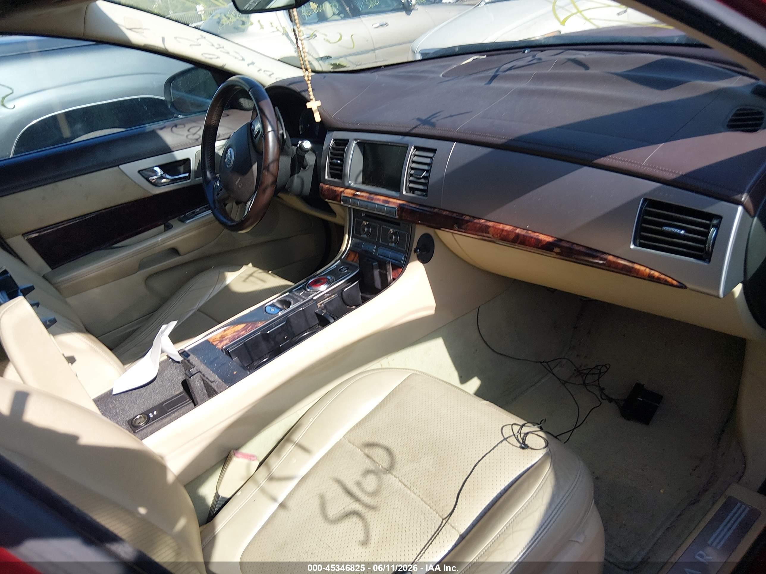 2009 Jaguar Xf Premium Luxury Red vin: SAJWA06B29HR11477