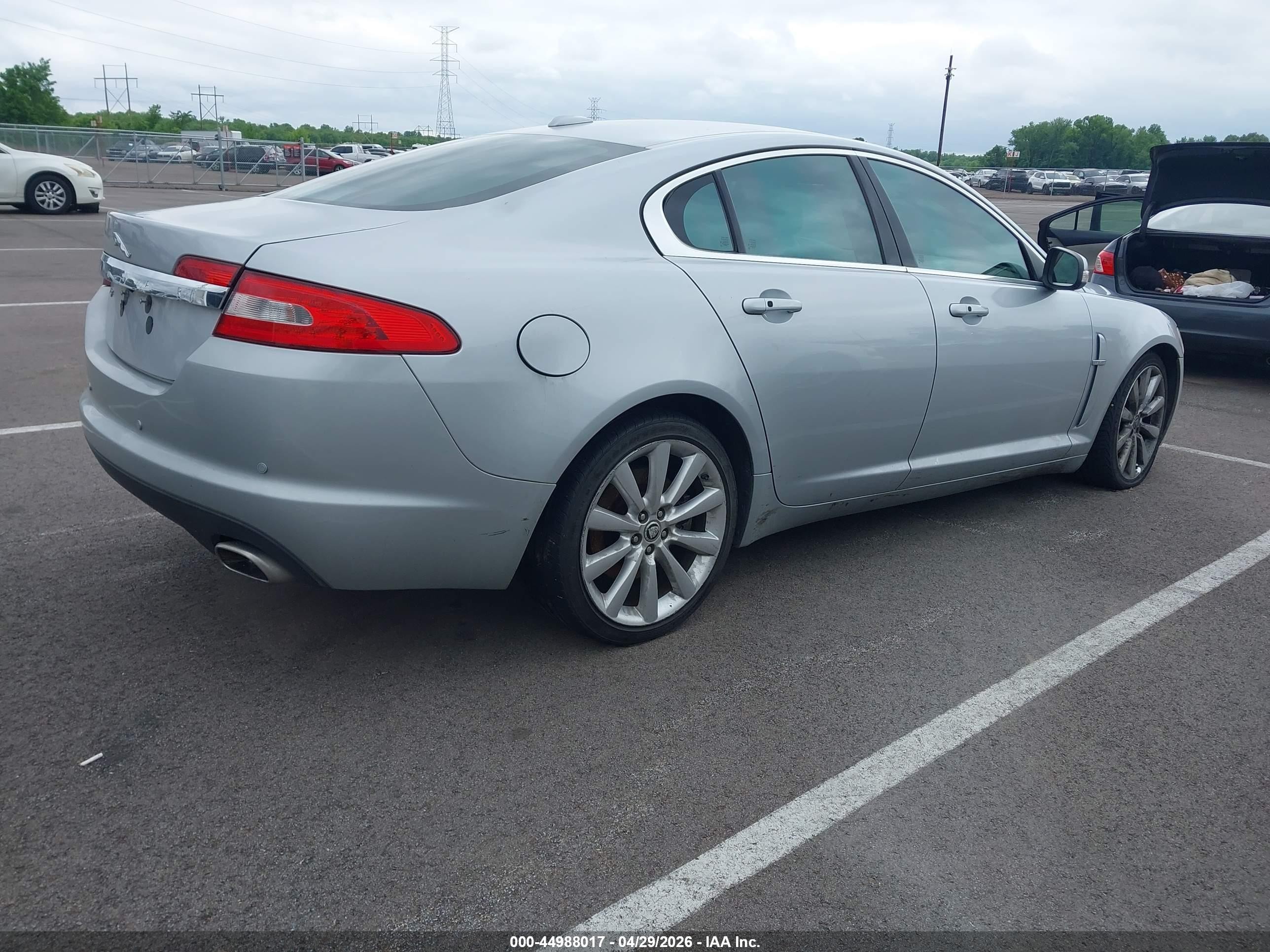 2009 Jaguar Xf Premium Luxury Silver vin: SAJWA06B69HR23549