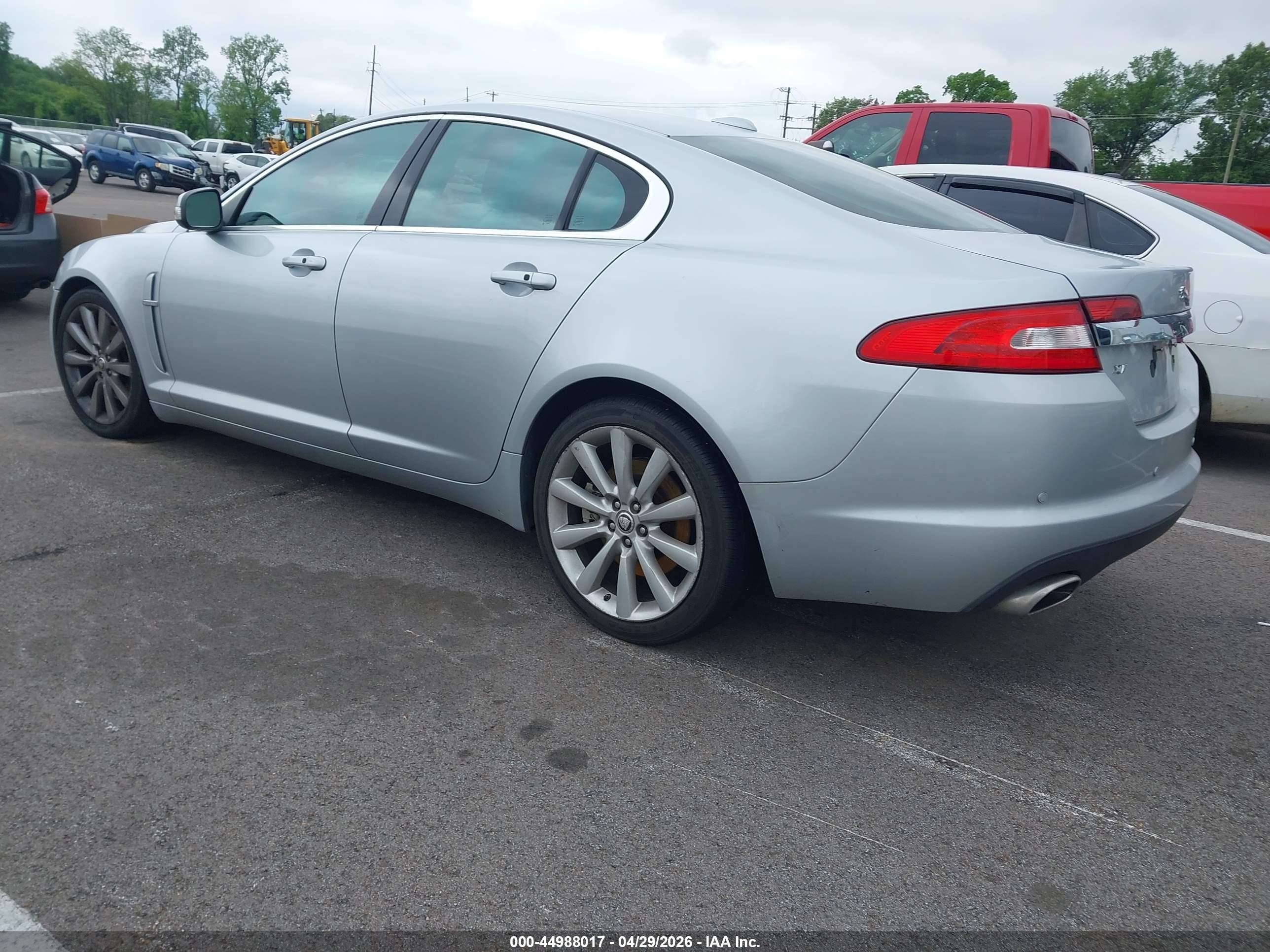 2009 Jaguar Xf Premium Luxury Silver vin: SAJWA06B69HR23549