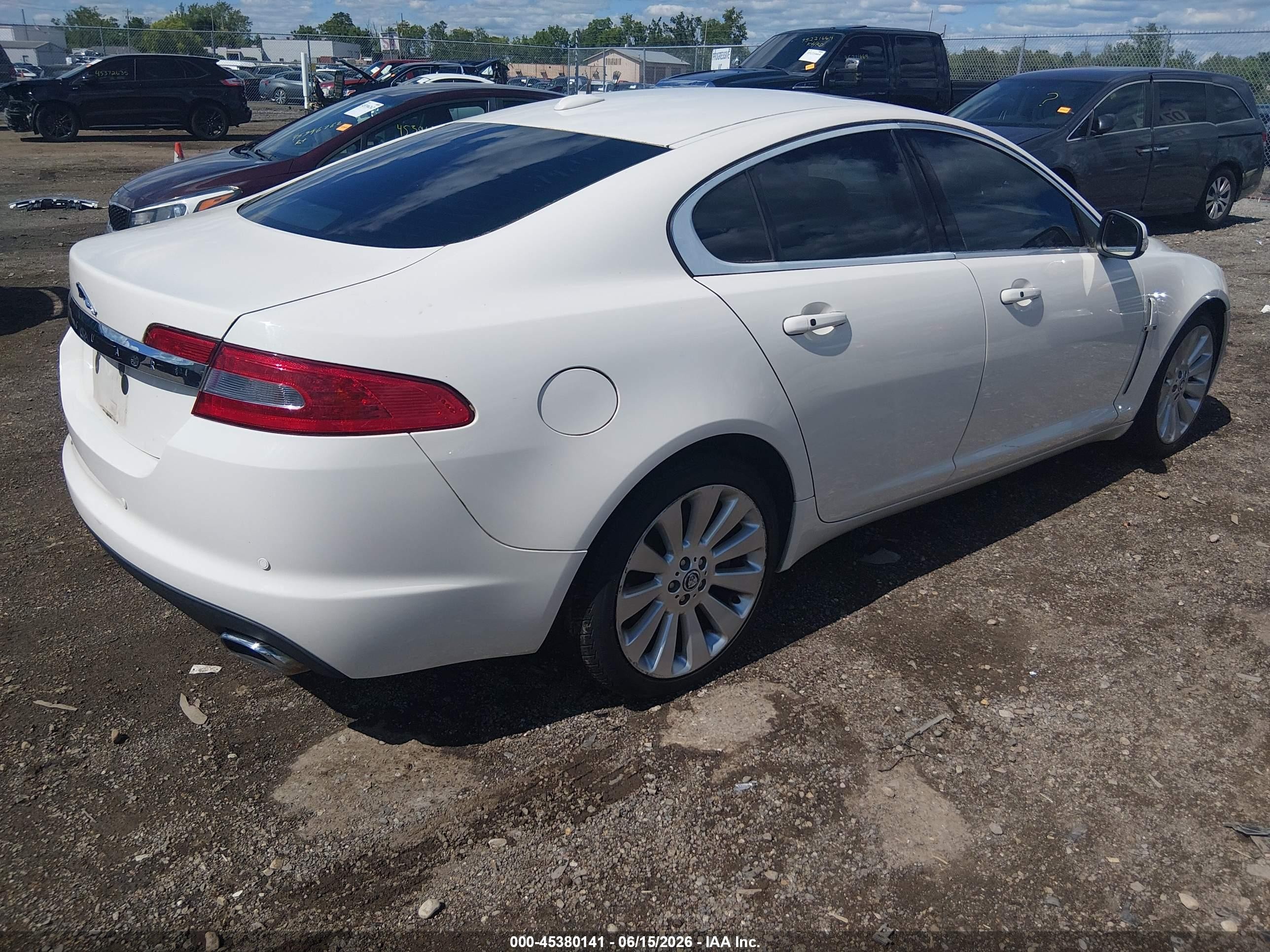 2009 Jaguar Xf Premium Luxury Cream vin: SAJWA06B99HR32214