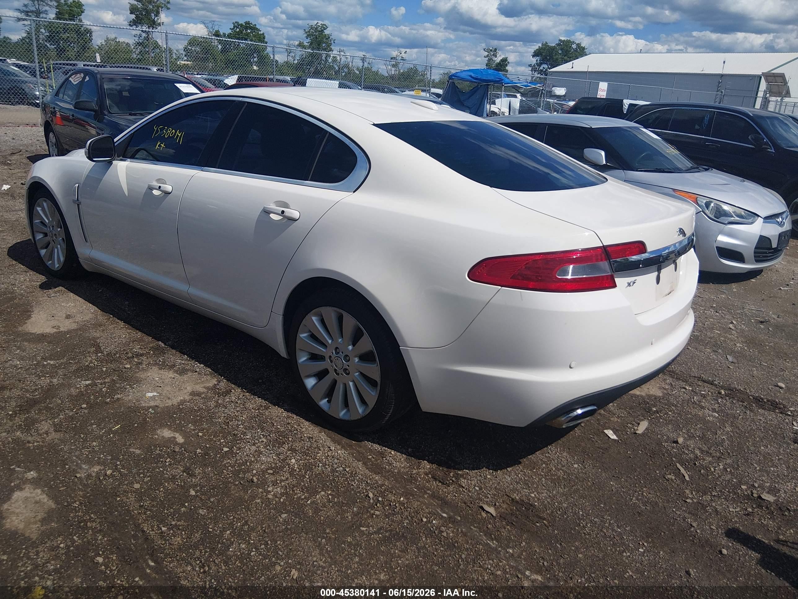 2009 Jaguar Xf Premium Luxury Cream vin: SAJWA06B99HR32214