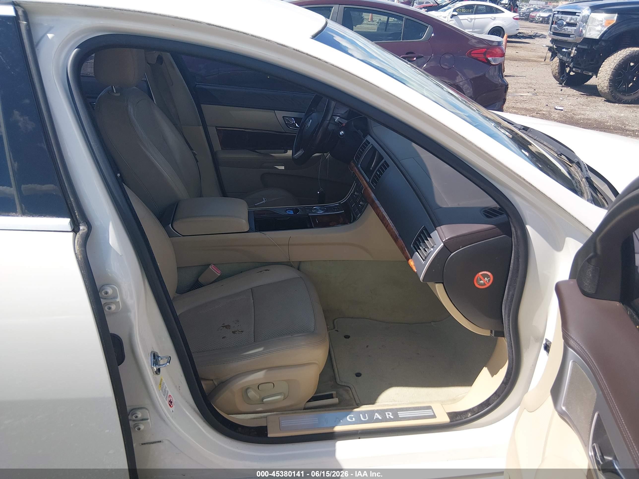 2009 Jaguar Xf Premium Luxury Cream vin: SAJWA06B99HR32214