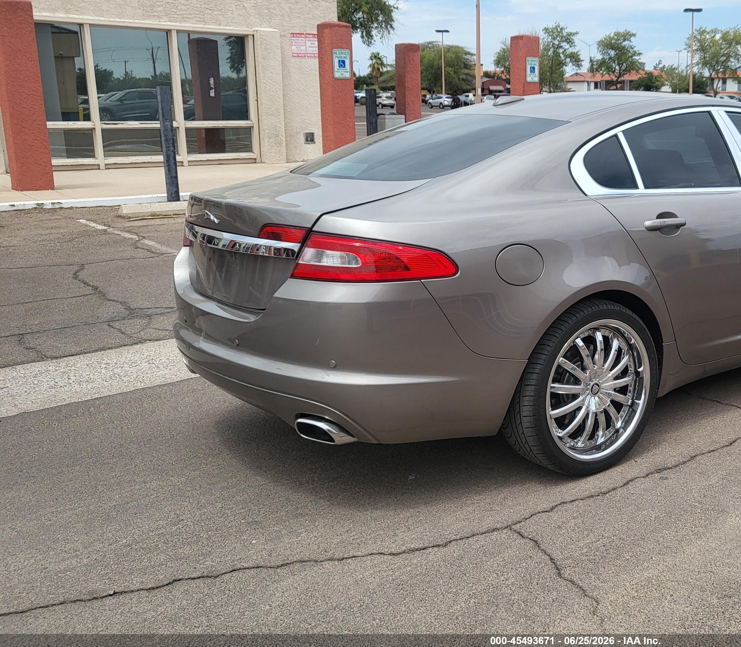 2009 Jaguar Xf Premium Luxury Gray vin: SAJWA06BX9HR27166