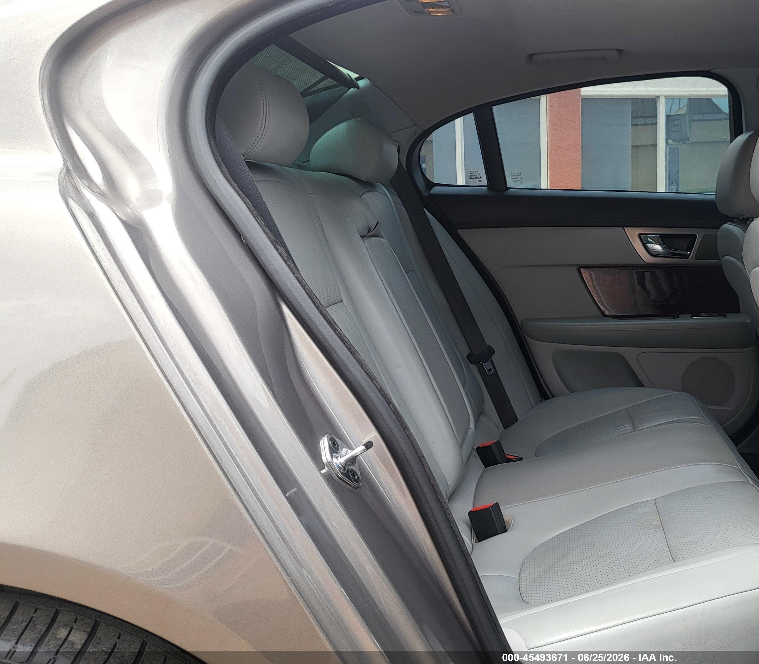 2009 Jaguar Xf Premium Luxury Gray vin: SAJWA06BX9HR27166