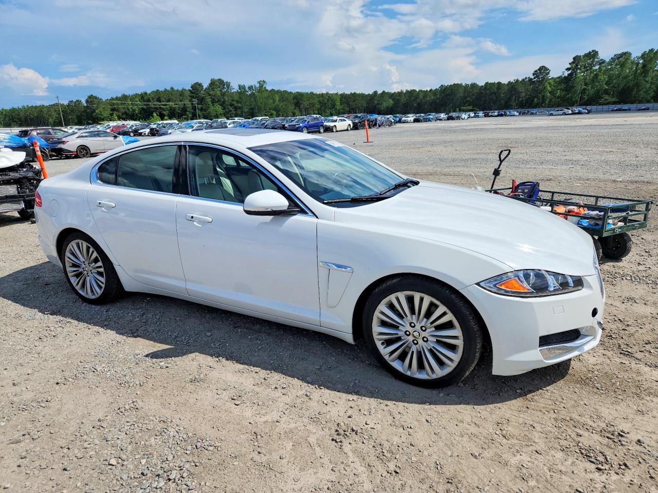 2013 Jaguar Xf Белый vin: SAJWA0E78D8S68090