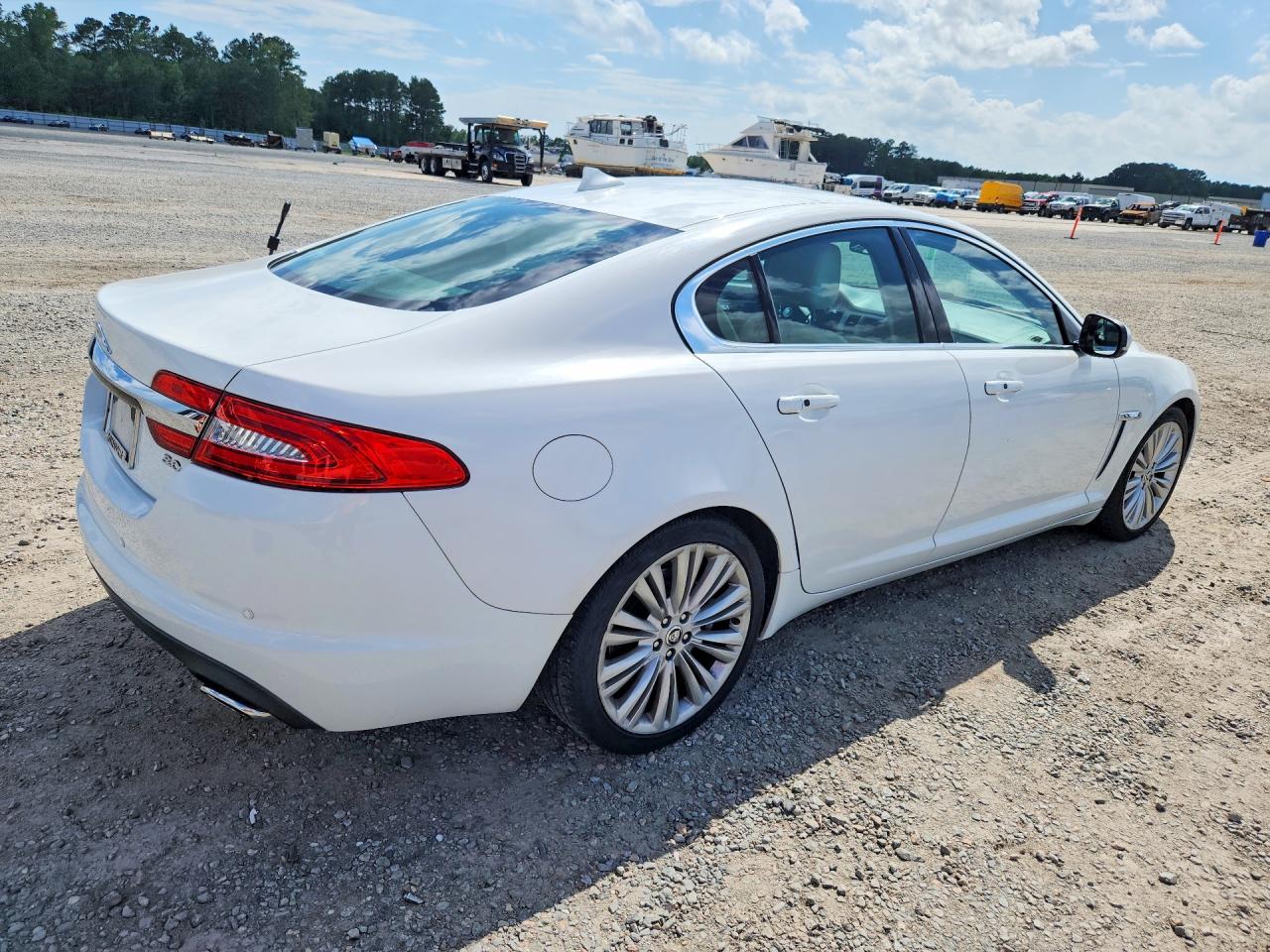 2013 Jaguar Xf Белый vin: SAJWA0E78D8S68090