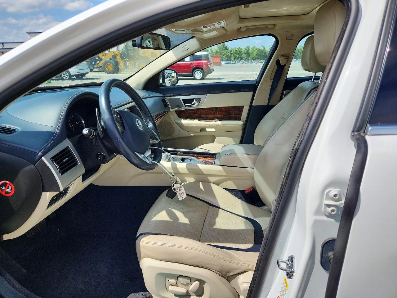 2013 Jaguar Xf Белый vin: SAJWA0E78D8S68090
