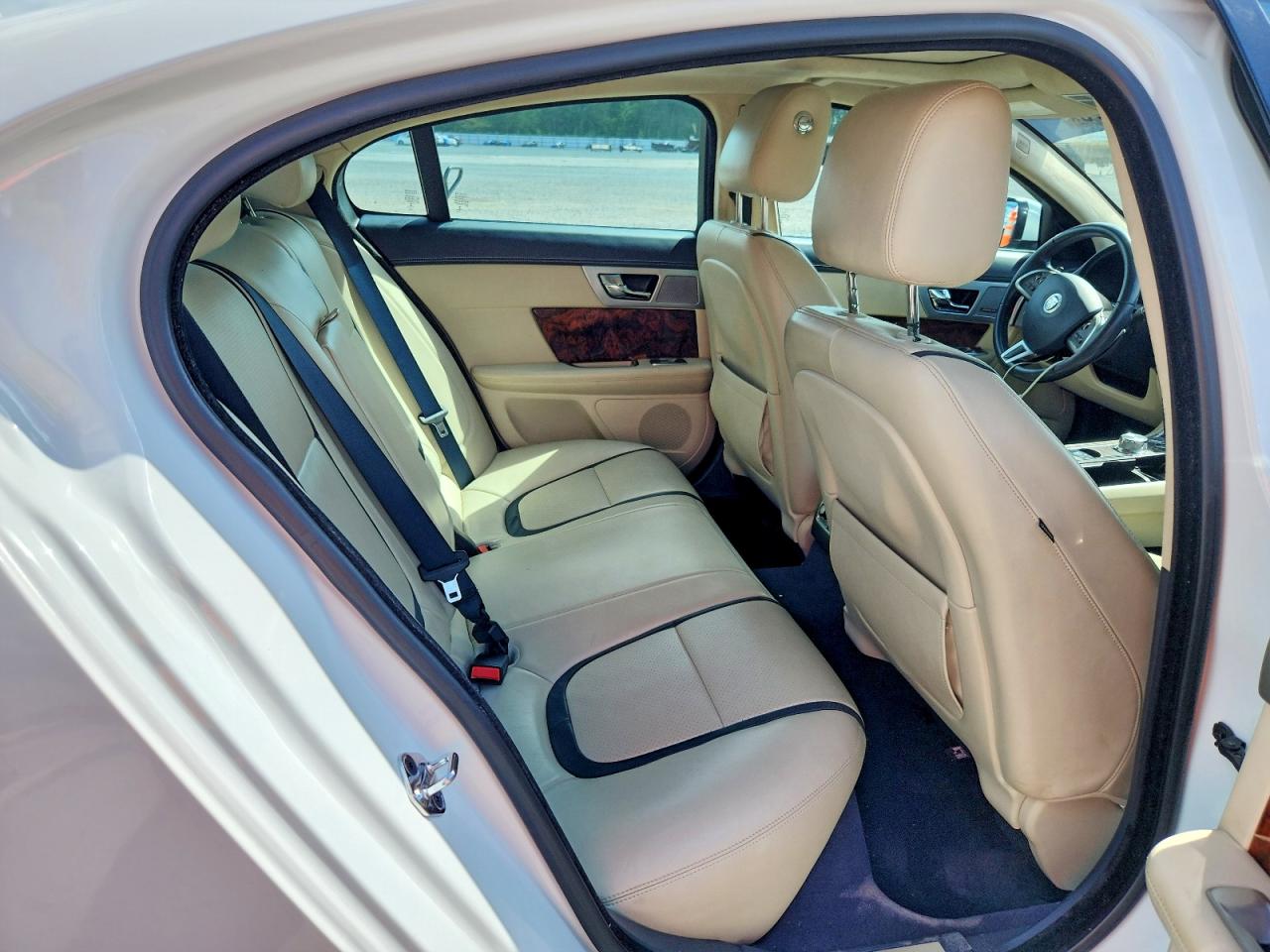 2013 Jaguar Xf Белый vin: SAJWA0E78D8S68090