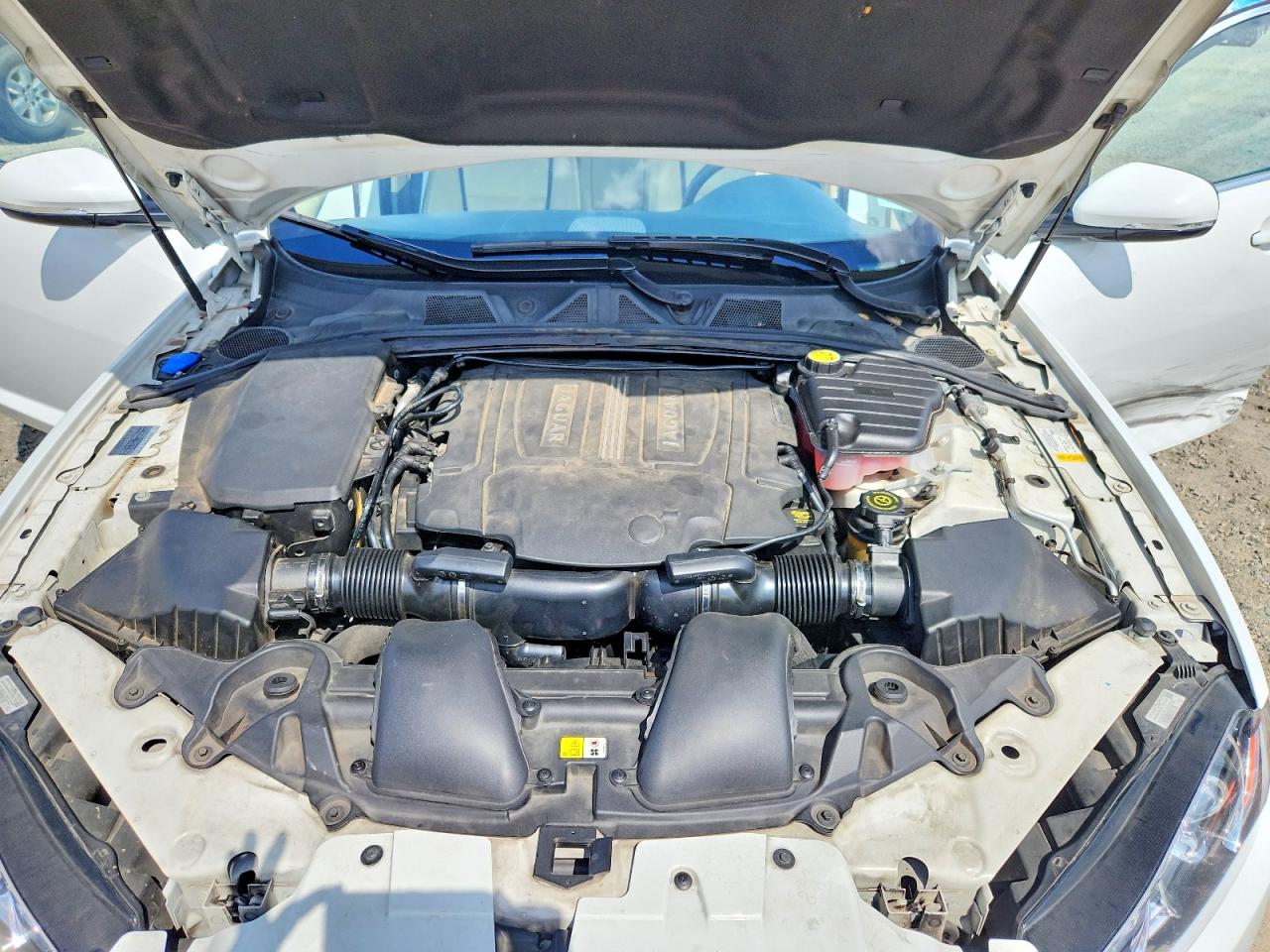 2013 Jaguar Xf Белый vin: SAJWA0E78D8S68090