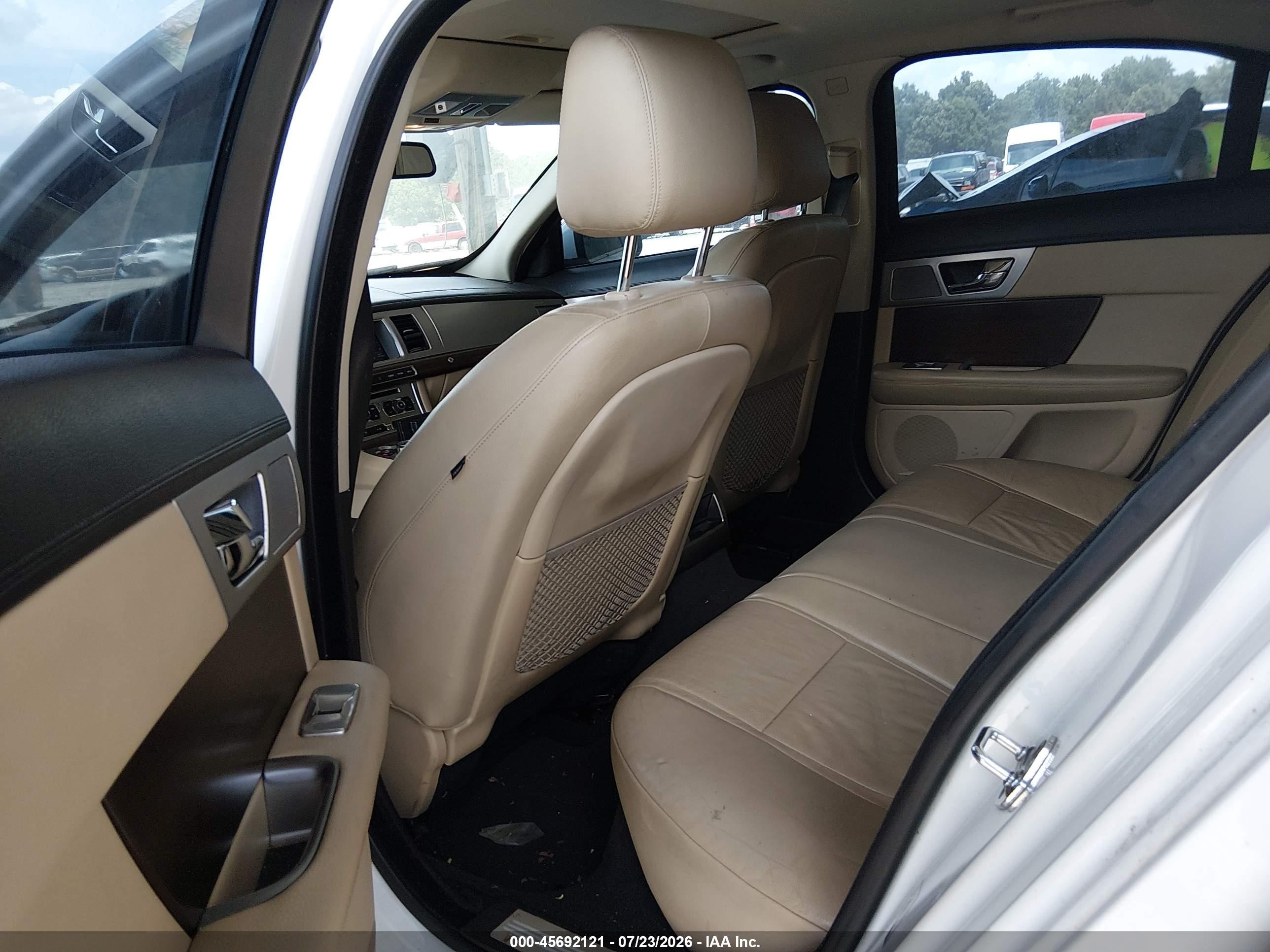 2013 Jaguar Xf I4 T White vin: SAJWA0ES0DPS73374