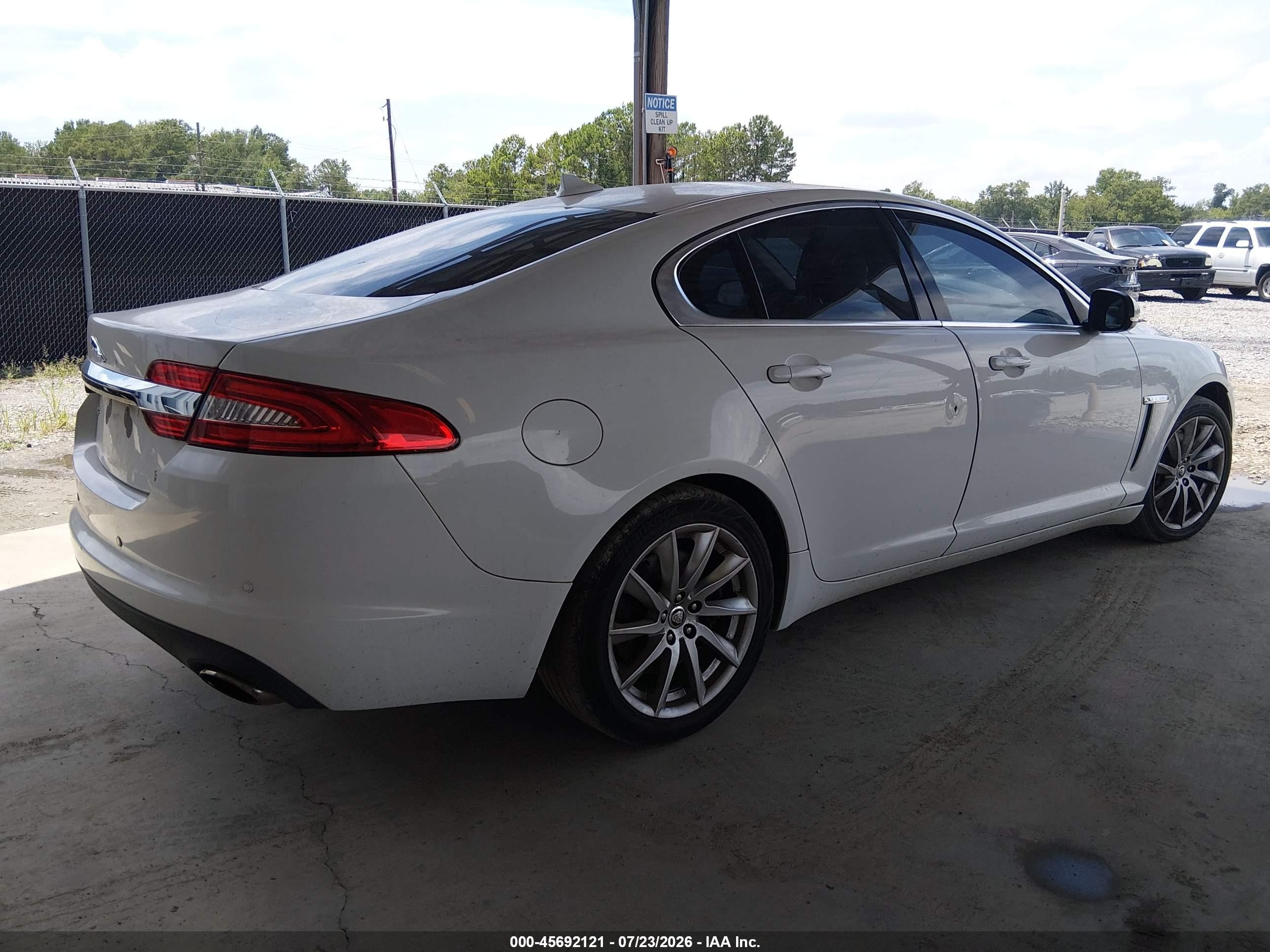 2013 Jaguar Xf I4 T White vin: SAJWA0ES0DPS73374