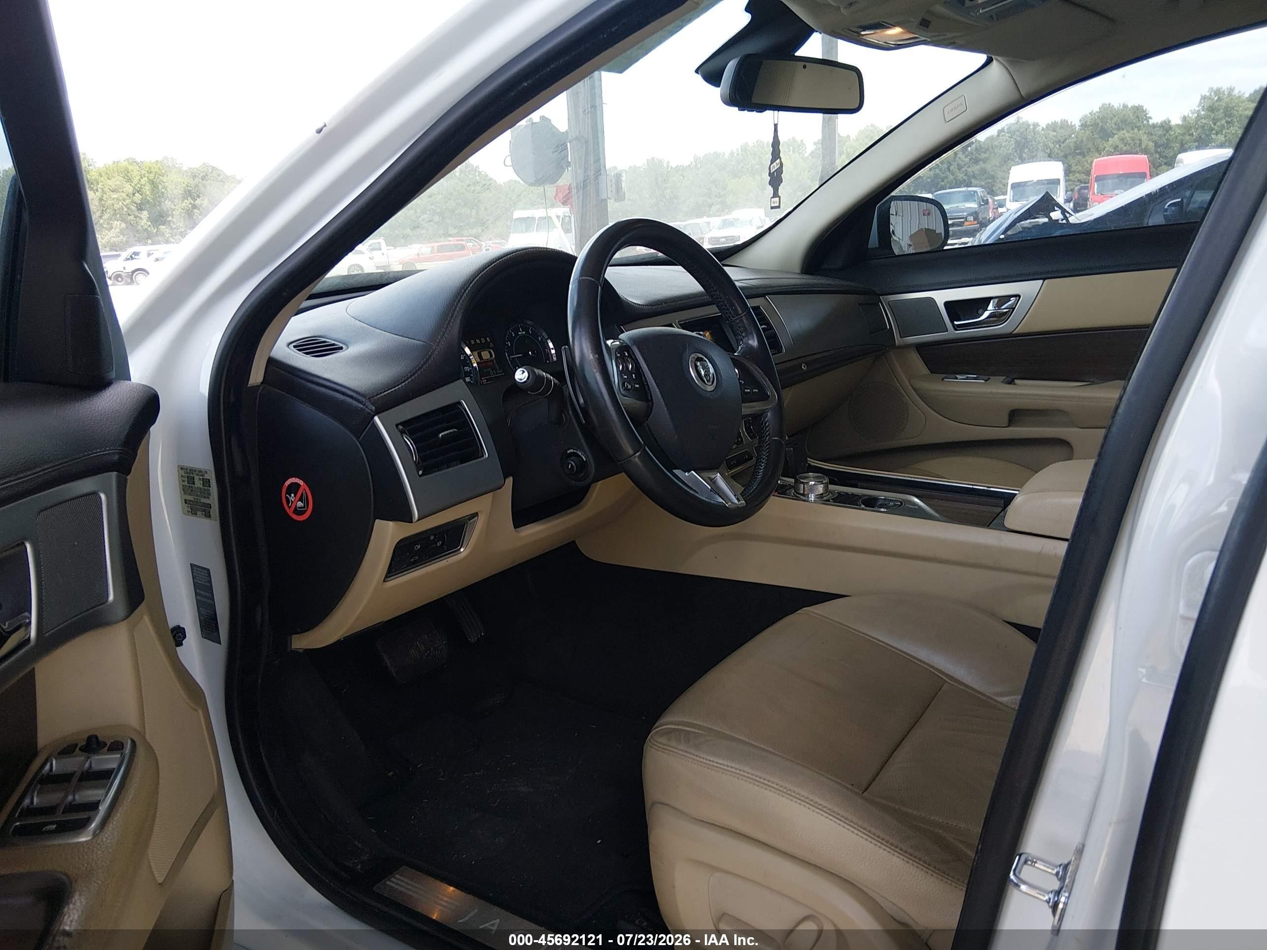 2013 Jaguar Xf I4 T White vin: SAJWA0ES0DPS73374