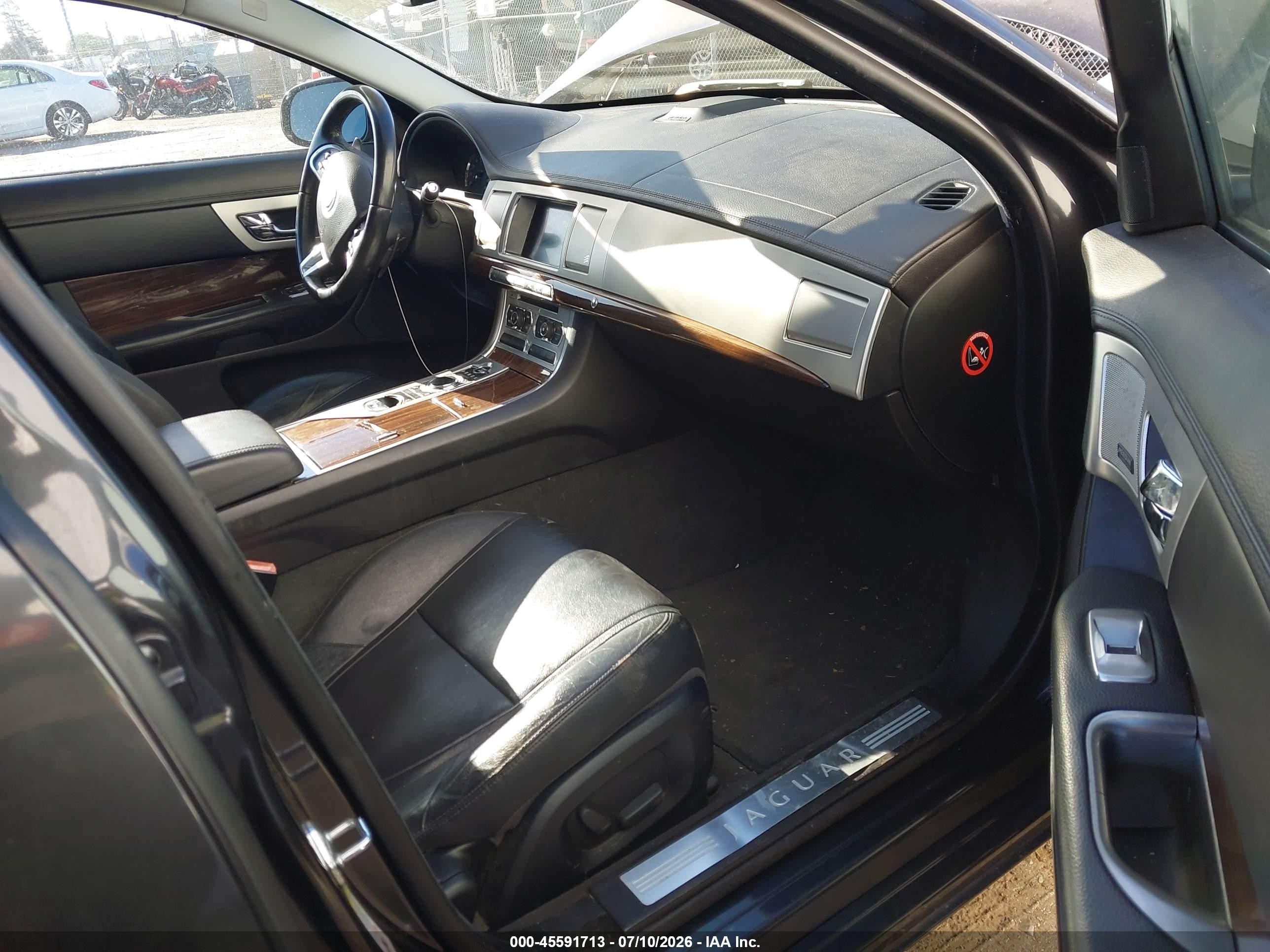 2013 Jaguar Xf I4 T Gray vin: SAJWA0ES2DPS70637