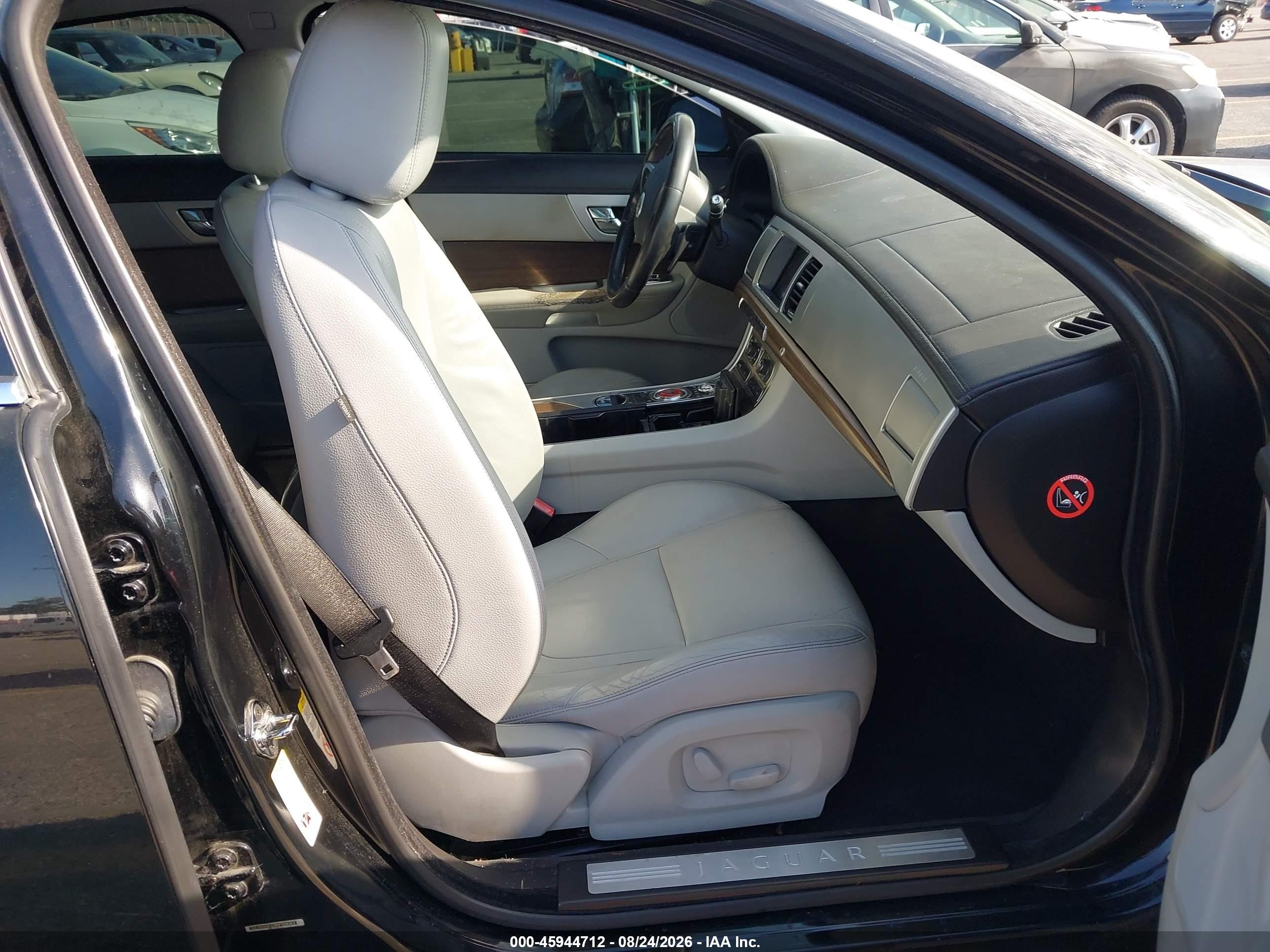 2013 Jaguar Xf I4 T Black vin: SAJWA0ES3DPS68363