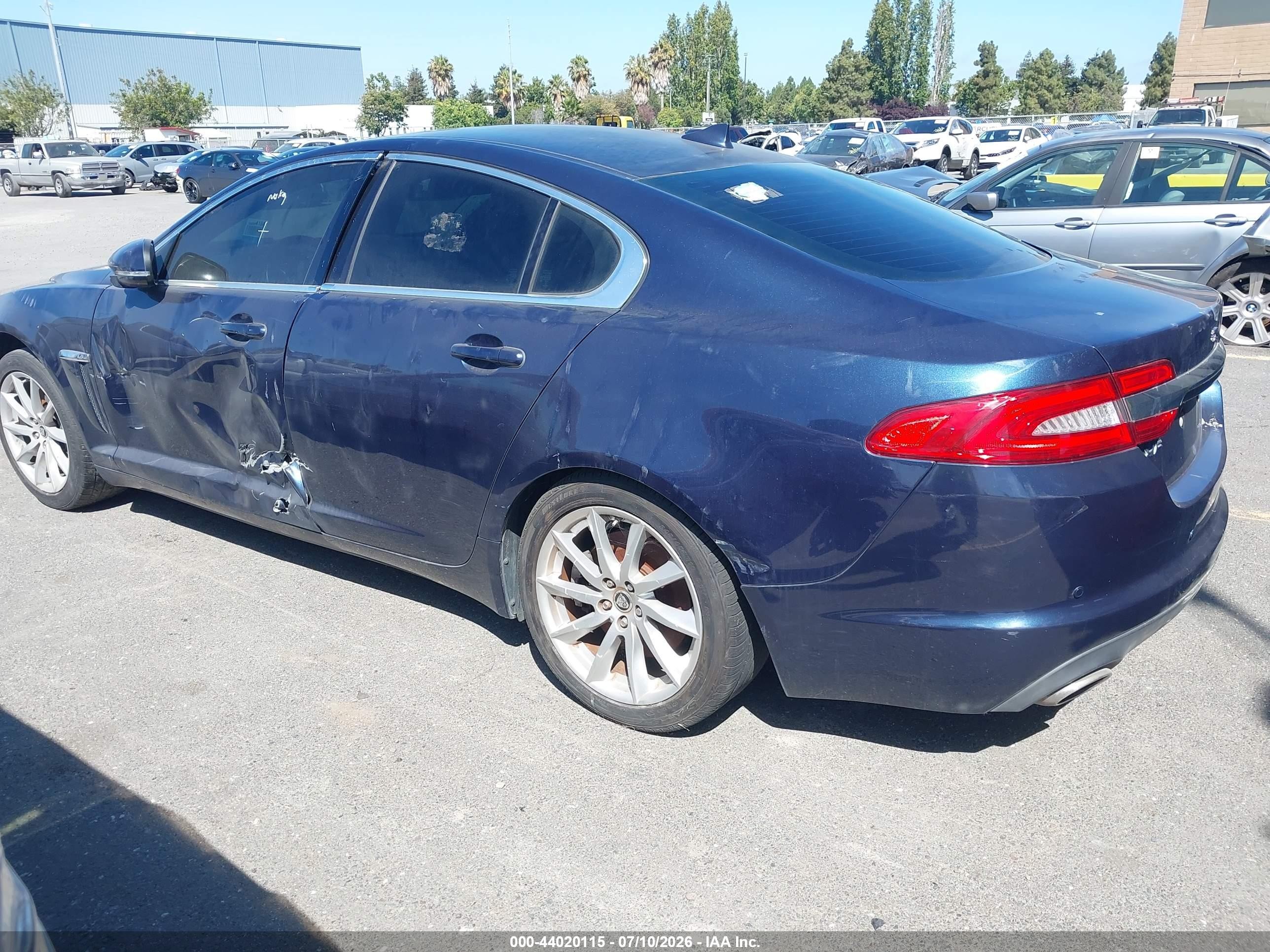 2013 Jaguar Xf I4 T Синий vin: SAJWA0ES3DPS78813