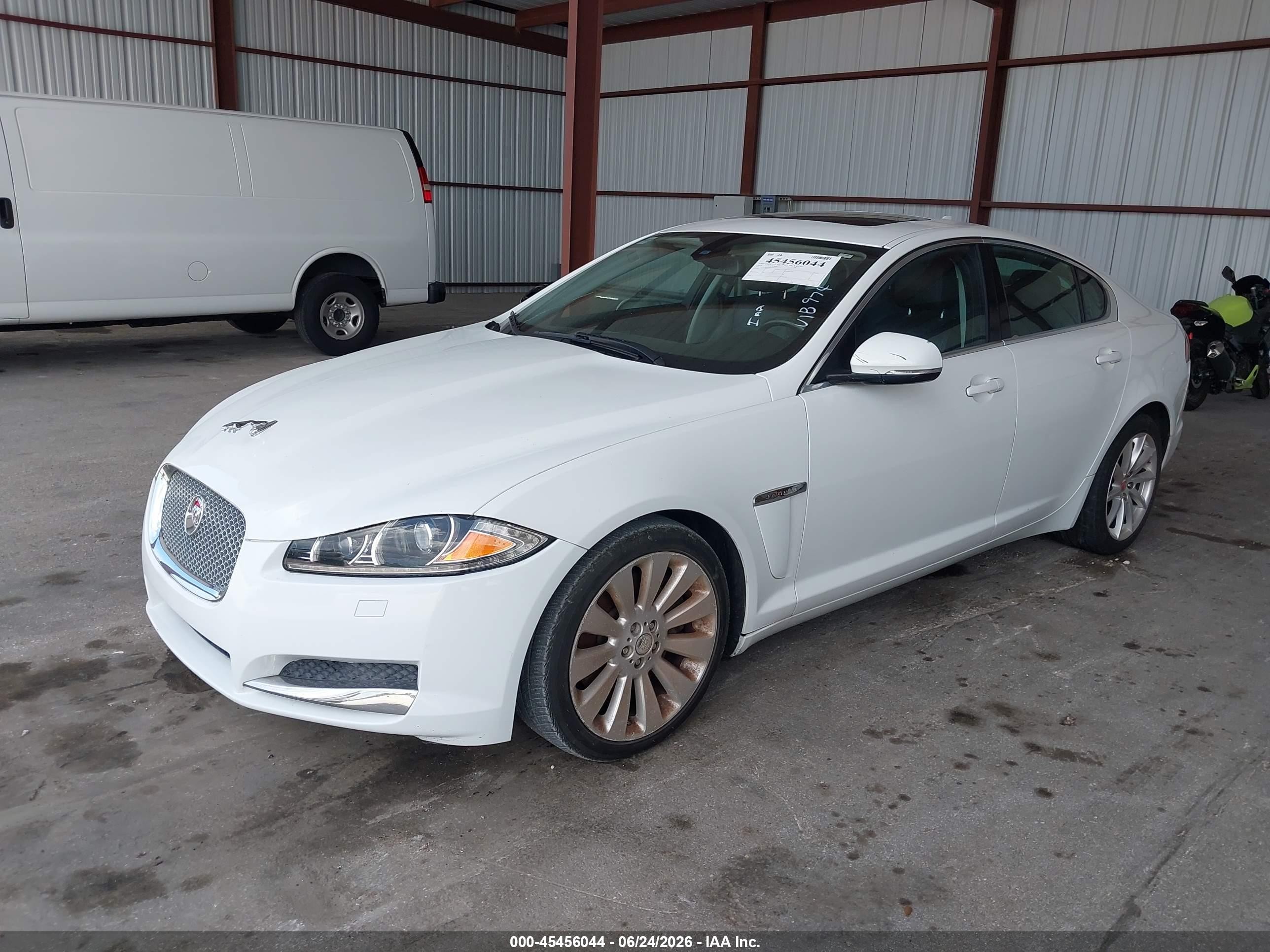 2014 Jaguar Xf I4 T White vin: SAJWA0ES3EPU18974