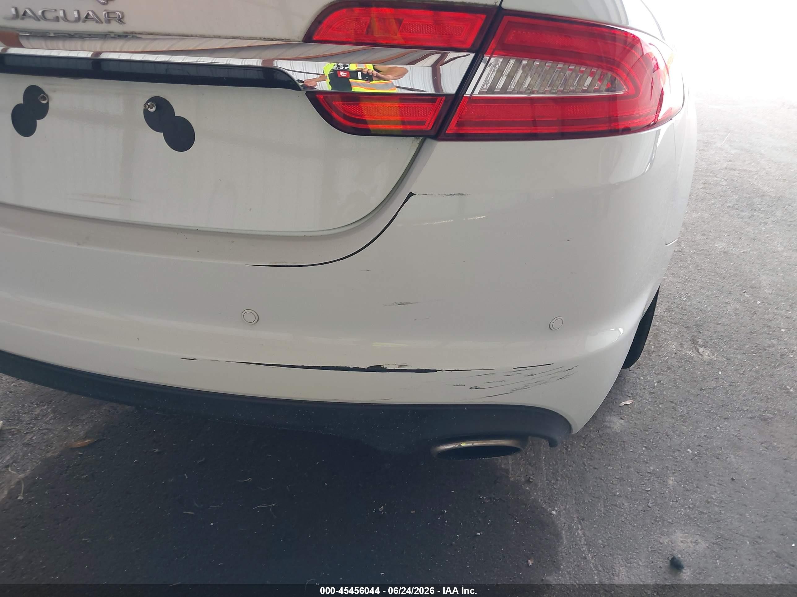 2014 Jaguar Xf I4 T White vin: SAJWA0ES3EPU18974
