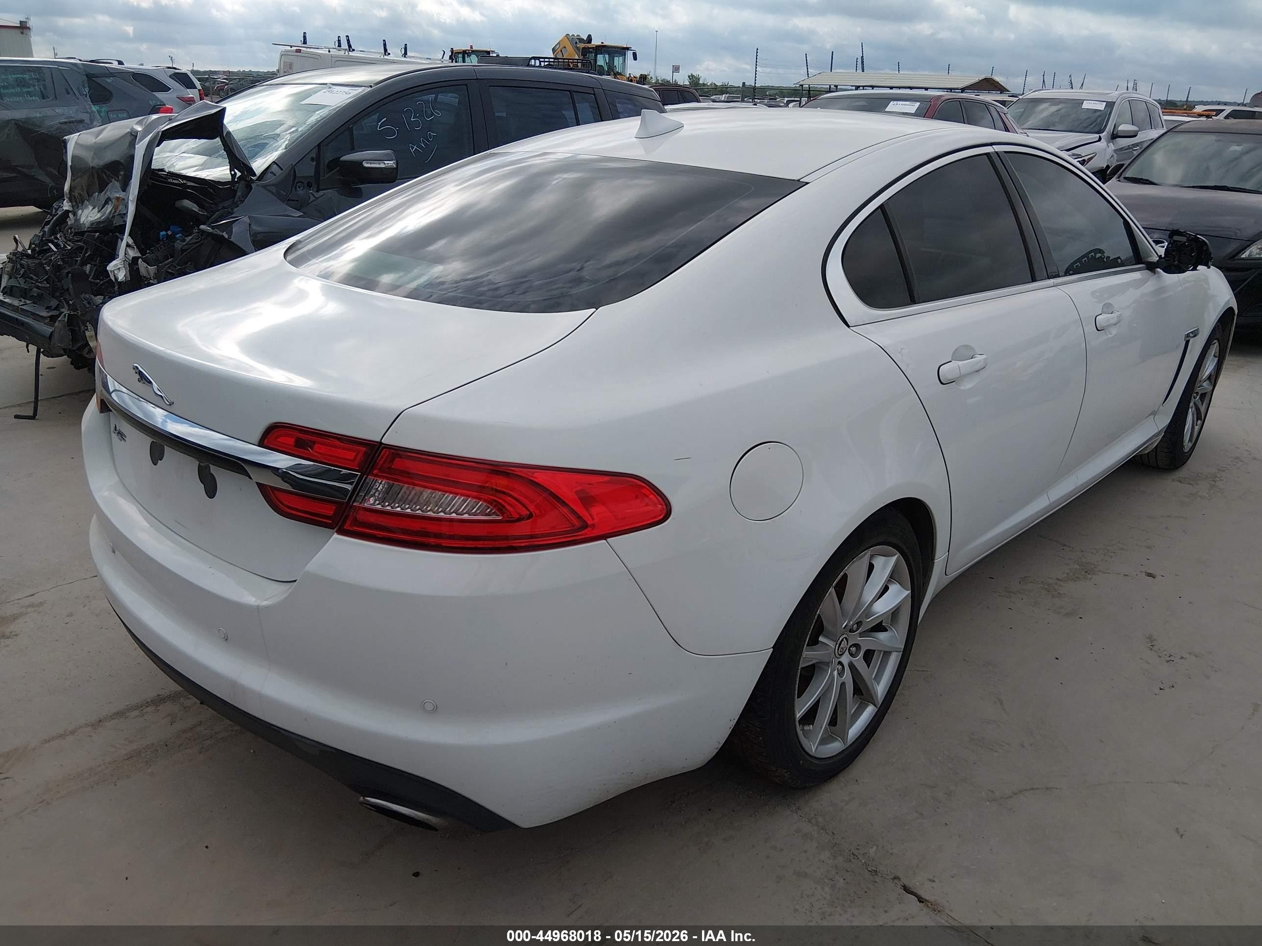 2013 Jaguar Xf I4 T White vin: SAJWA0ES4DPS78979