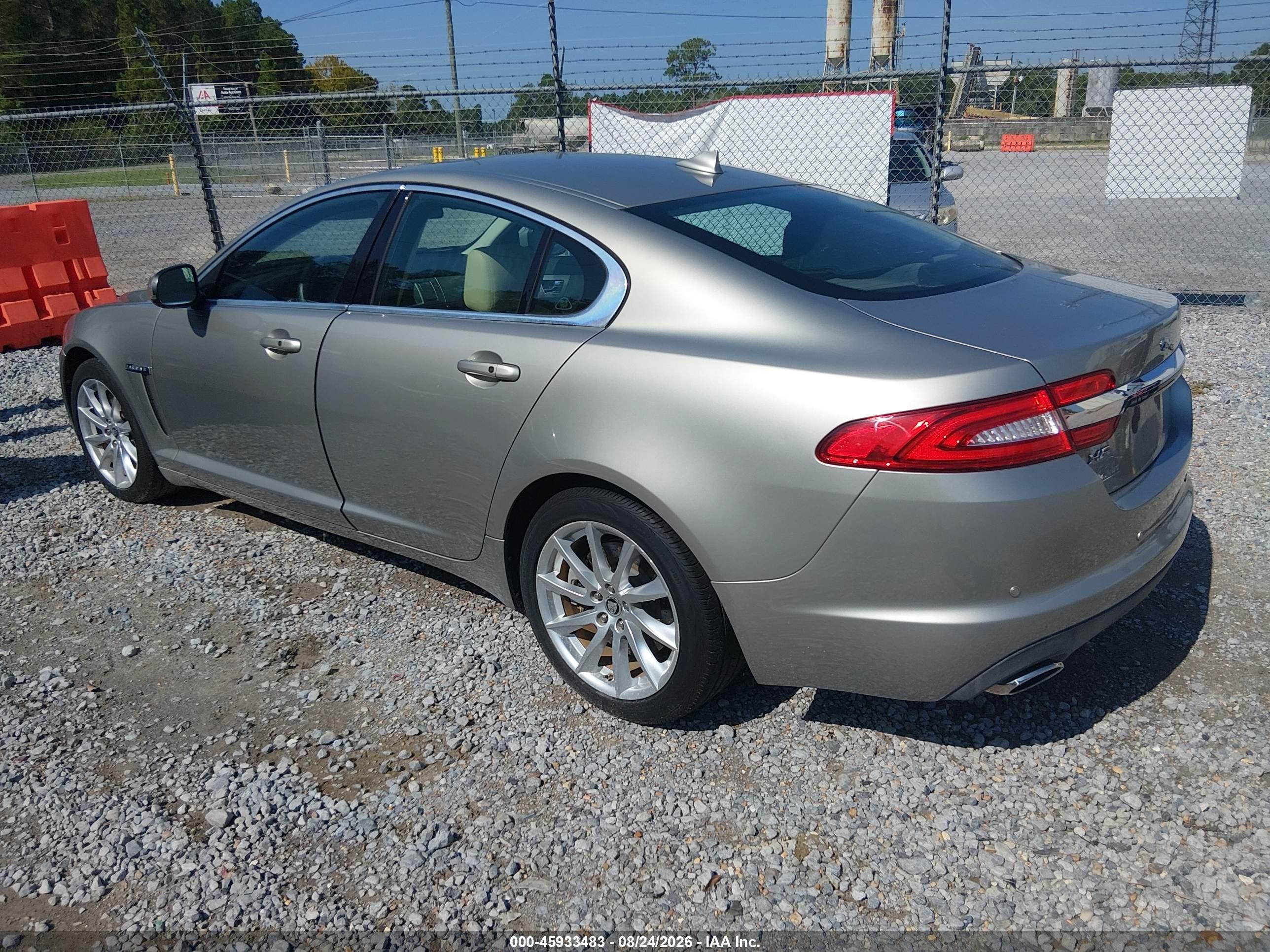 2013 Jaguar Xf I4 T Кремовый vin: SAJWA0ES4DPS99380