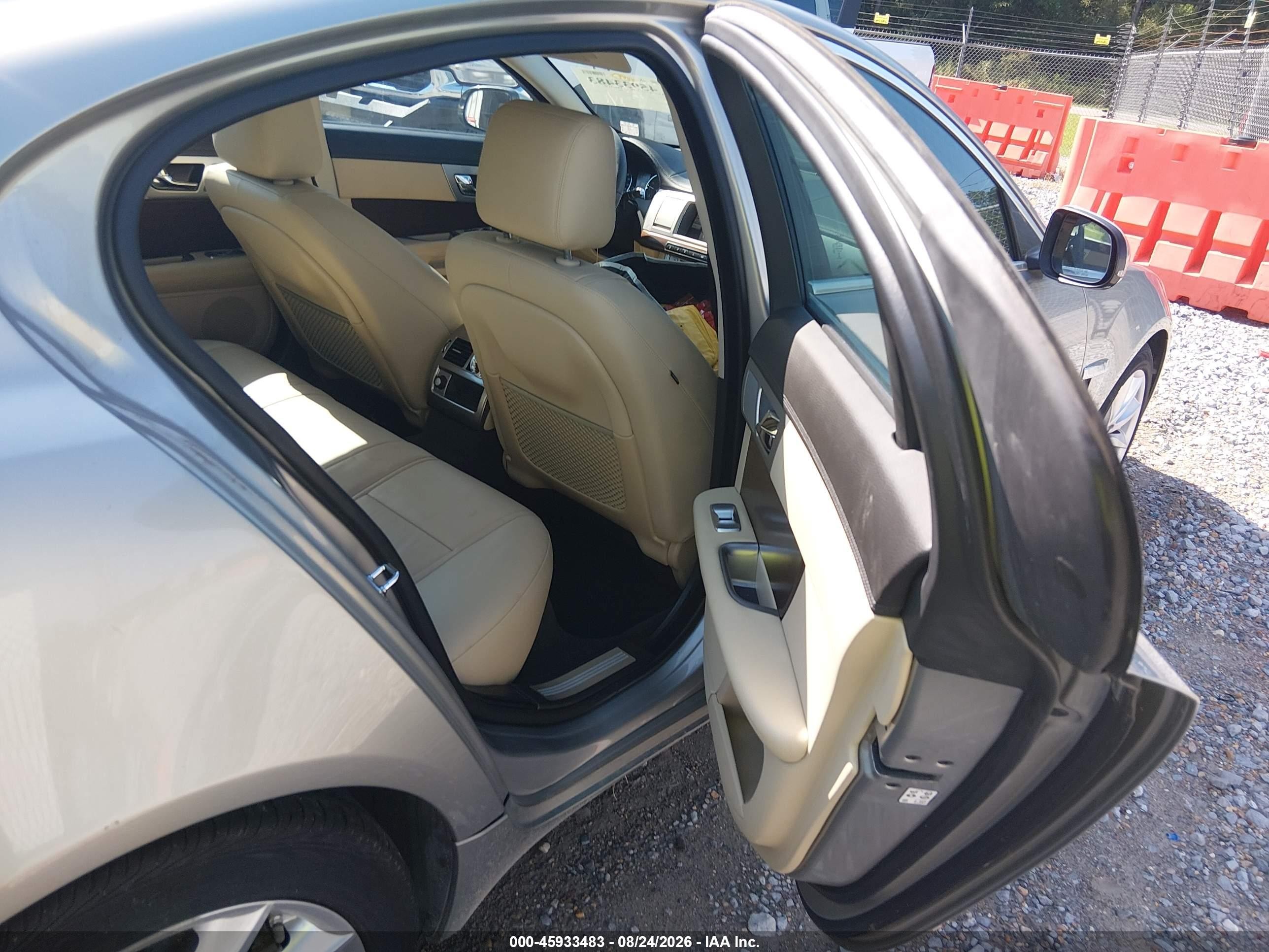 2013 Jaguar Xf I4 T Кремовый vin: SAJWA0ES4DPS99380