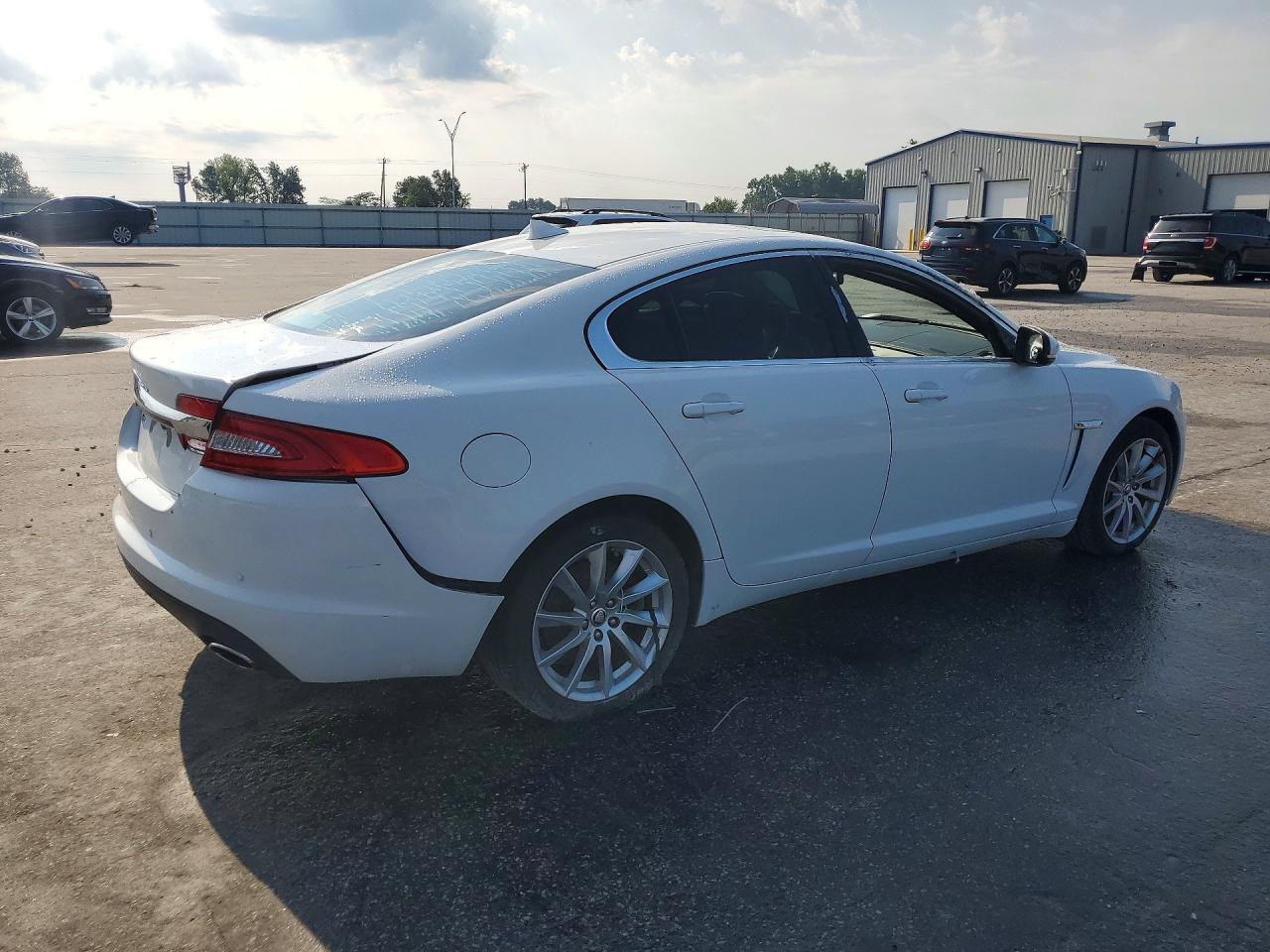 2013 Jaguar Xf Белый vin: SAJWA0ES6DPS76294