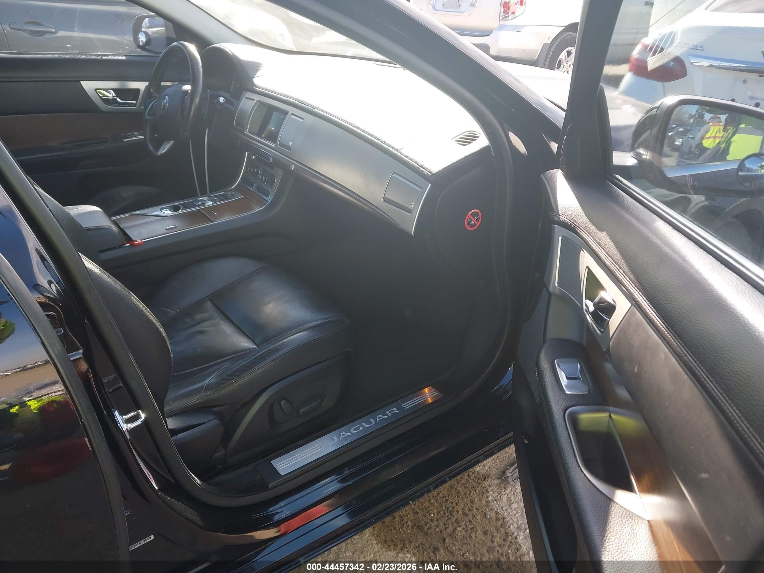 2014 Jaguar Xf I4 T Black vin: SAJWA0ES6EPU21755