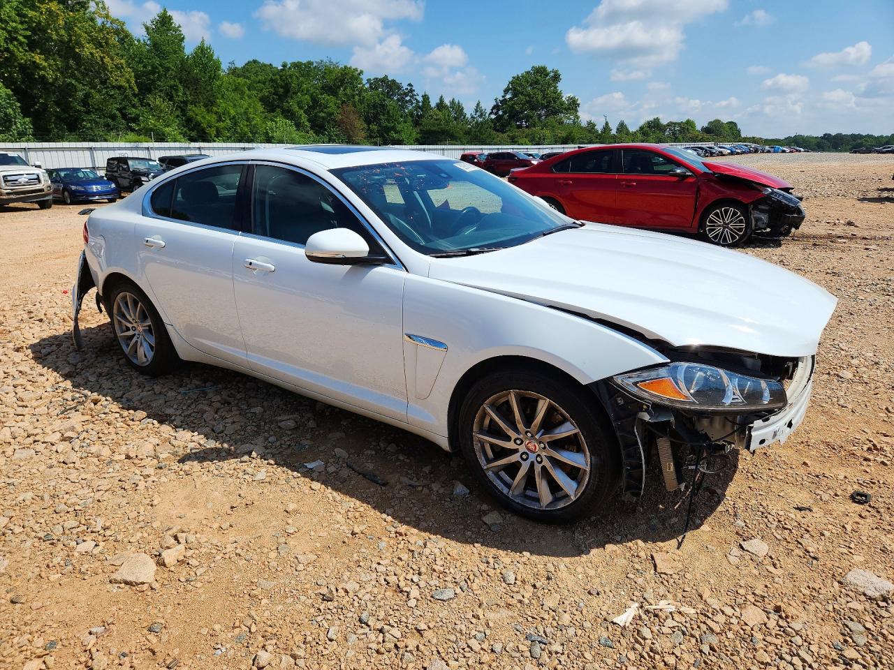2014 Jaguar Xf White vin: SAJWA0ES7EPU20808
