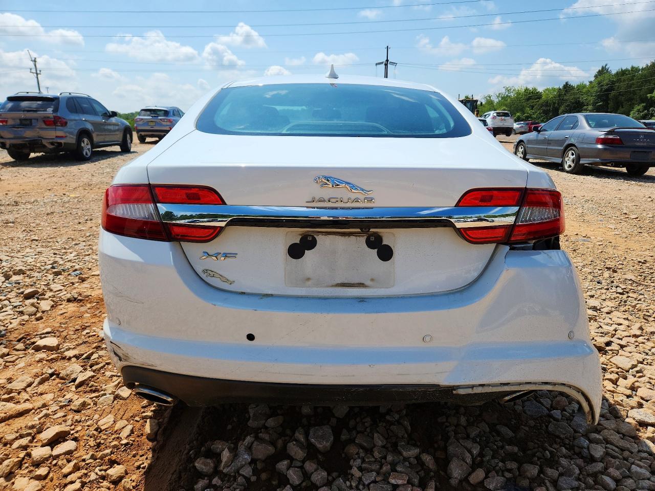 2014 Jaguar Xf White vin: SAJWA0ES7EPU20808