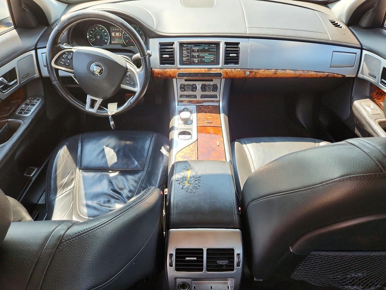 2014 Jaguar Xf White vin: SAJWA0ES7EPU20808