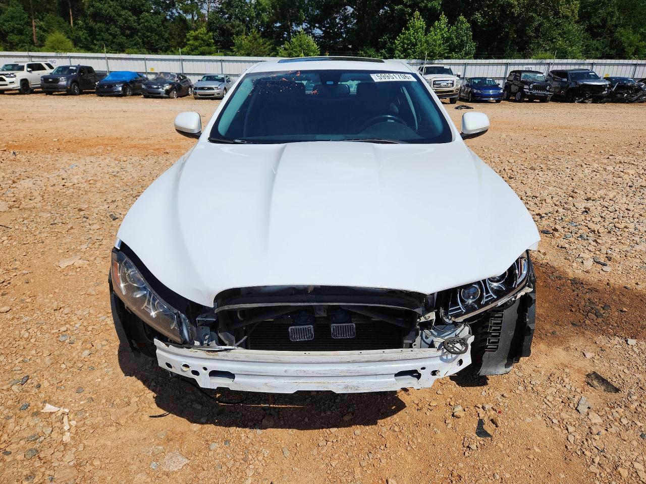 2014 Jaguar Xf White vin: SAJWA0ES7EPU20808