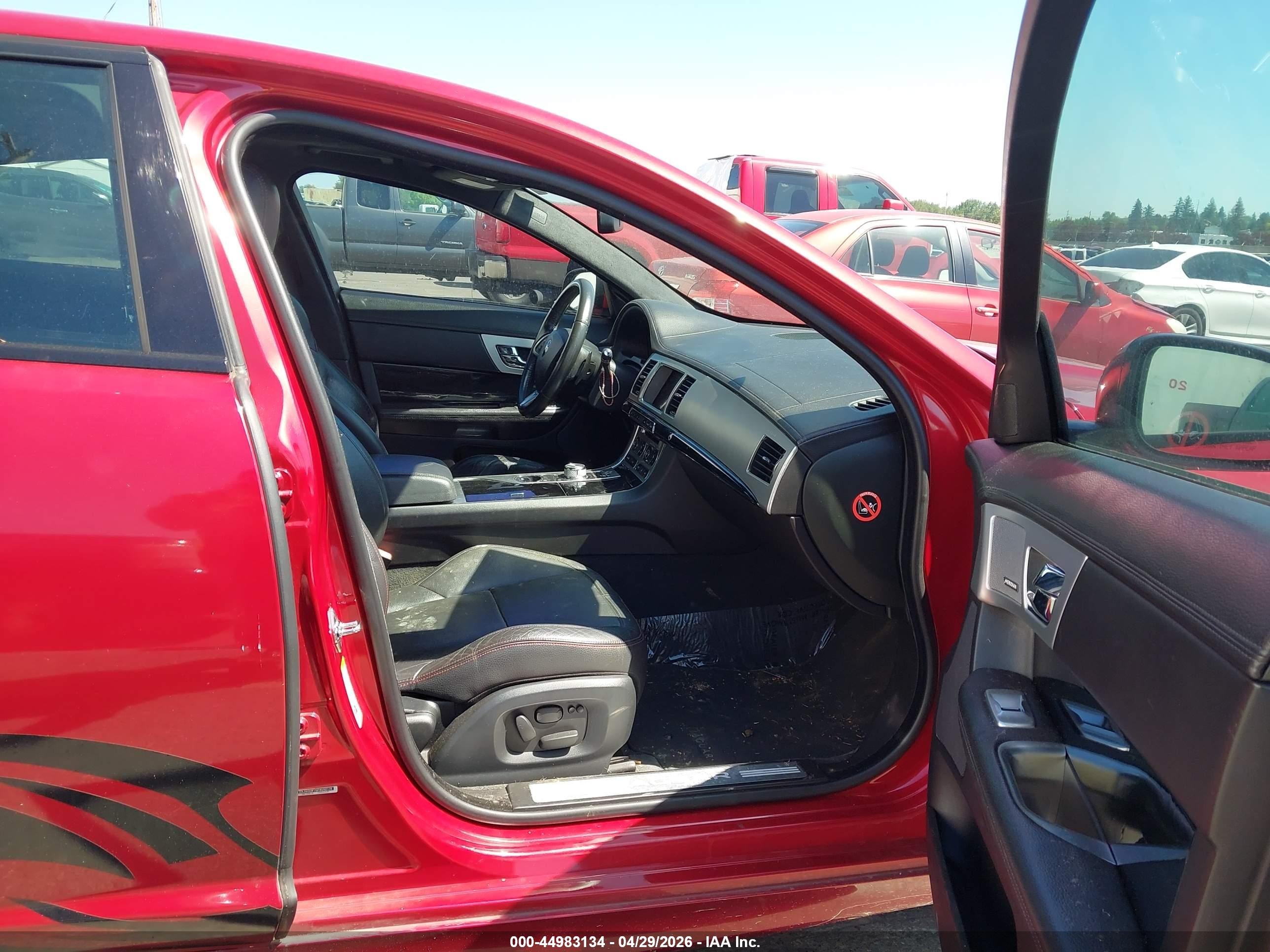 2015 Jaguar Xf 3.0 Portfolio/3.0 Sport Красный vin: SAJWA0F75F8U52176