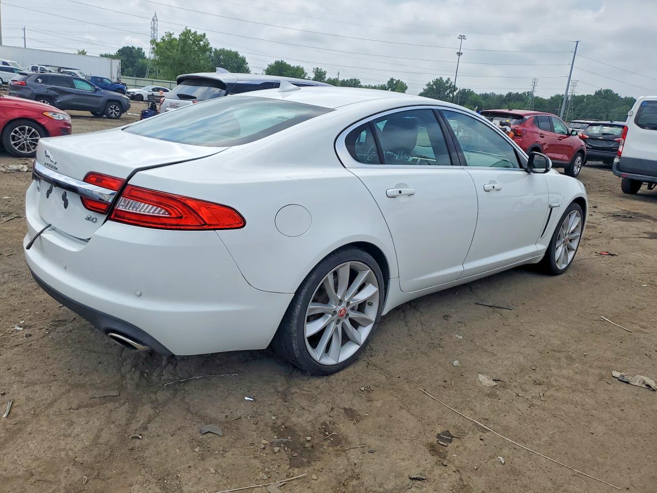 2015 Jaguar Xf 3.0 Sport Белый vin: SAJWA0F78F8U53919