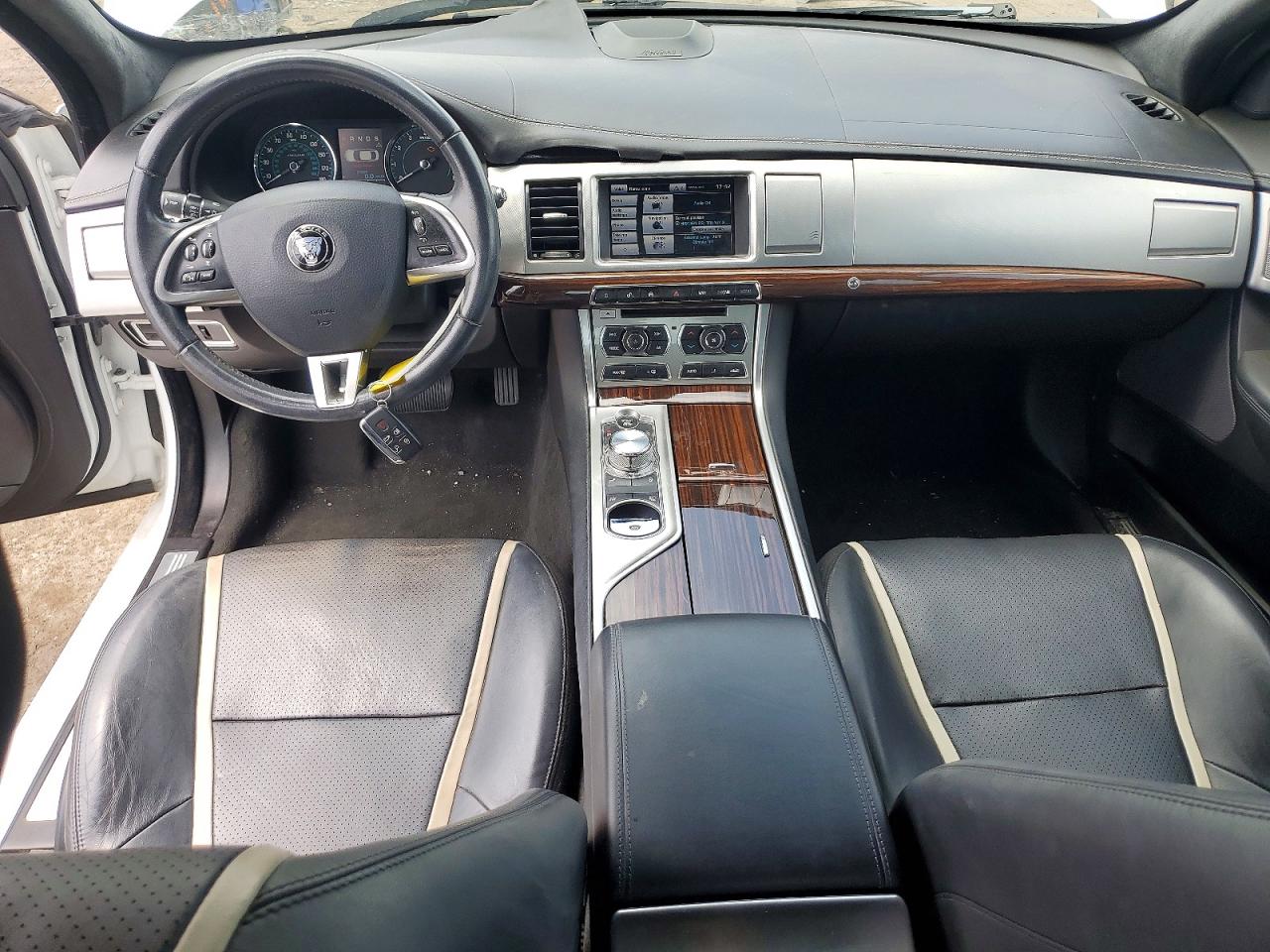 2015 Jaguar Xf 3.0 Sport Белый vin: SAJWA0F78F8U53919
