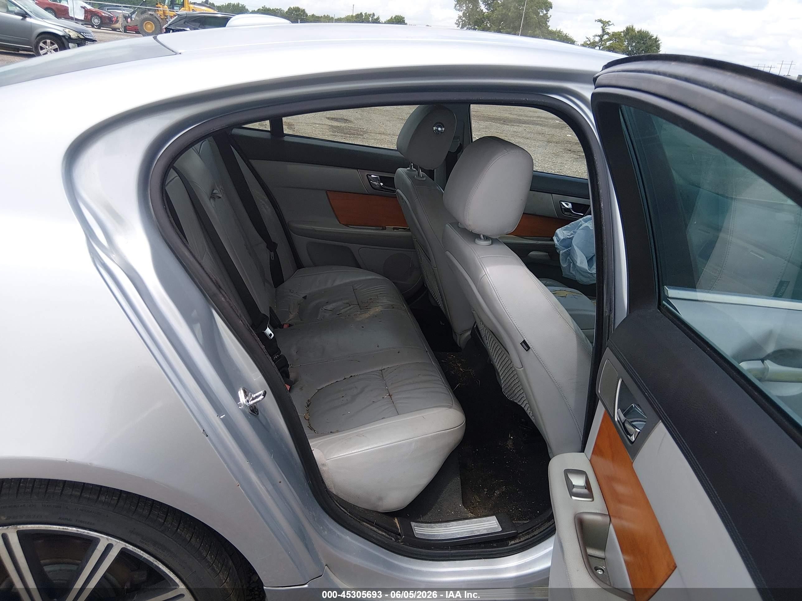 2010 Jaguar Xf   Silver vin: SAJWA0FA0AHR63640