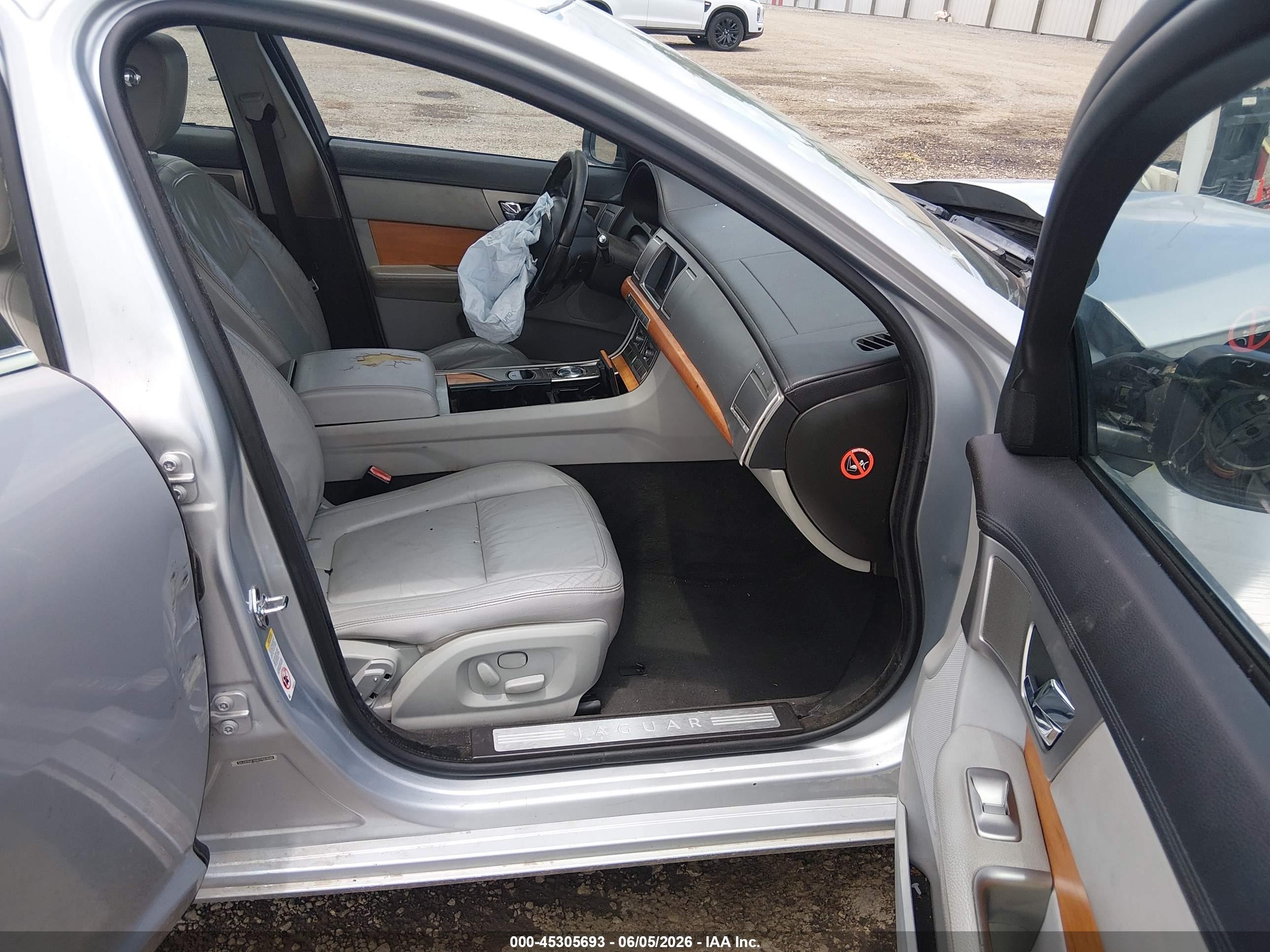 2010 Jaguar Xf   Silver vin: SAJWA0FA0AHR63640