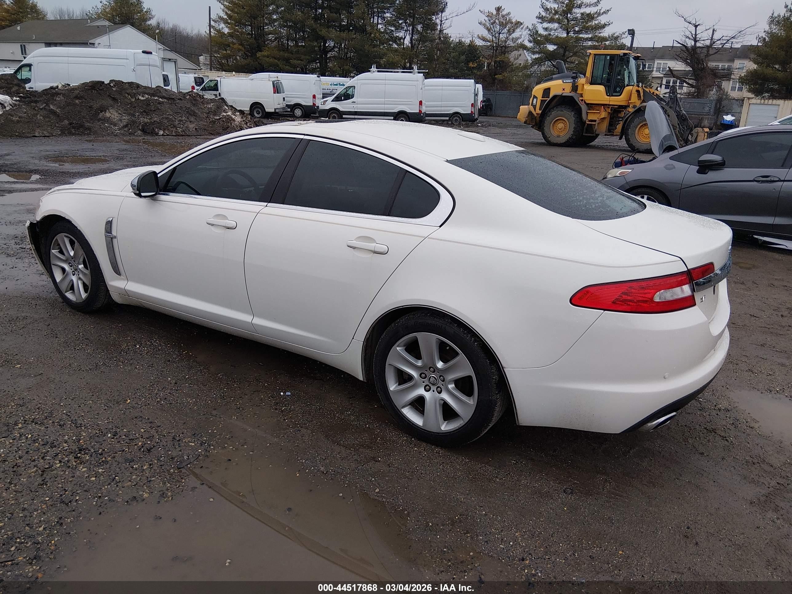 2010 Jaguar Xf   Beige vin: SAJWA0FA1AHR70595