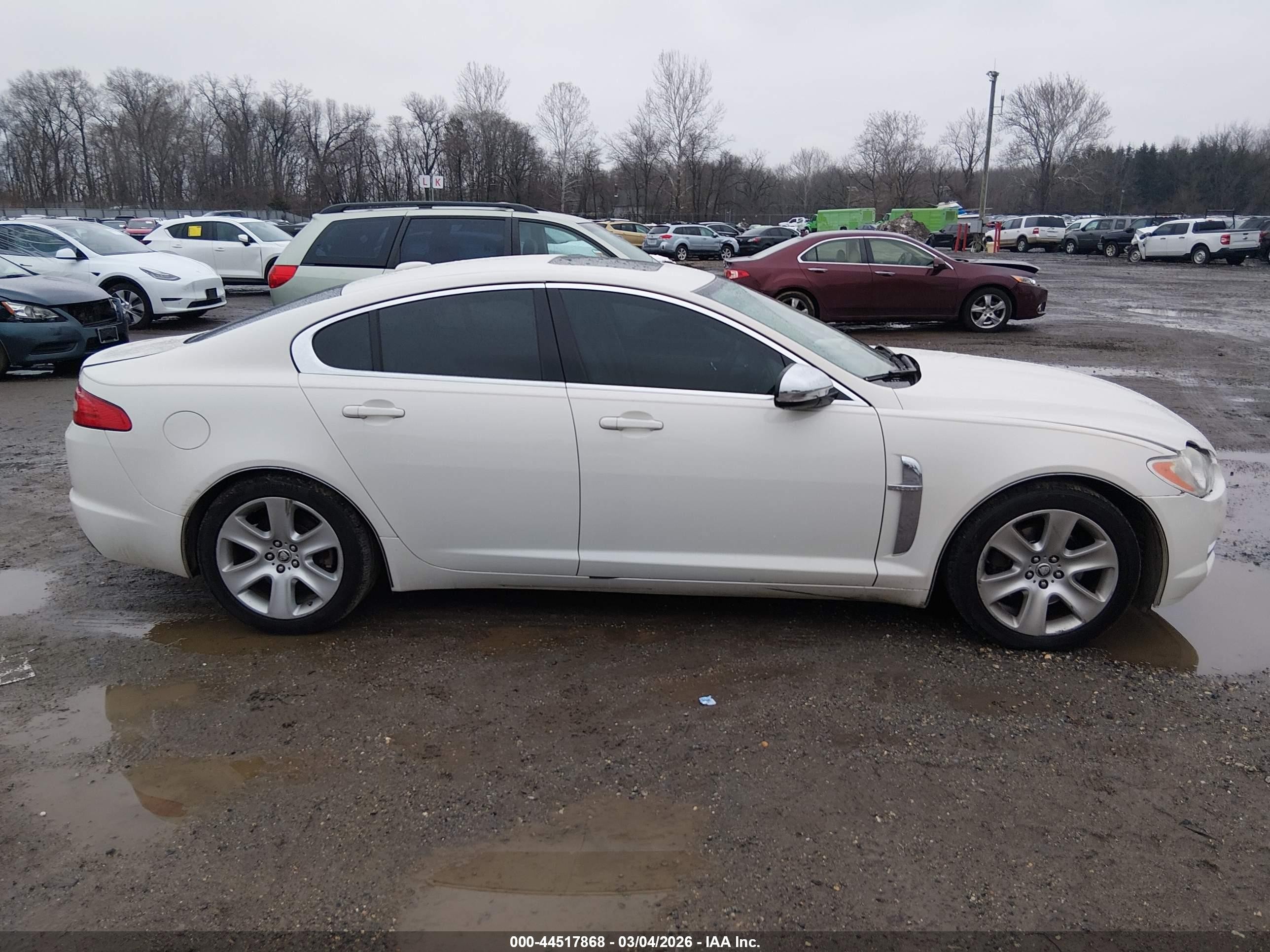 2010 Jaguar Xf   Beige vin: SAJWA0FA1AHR70595