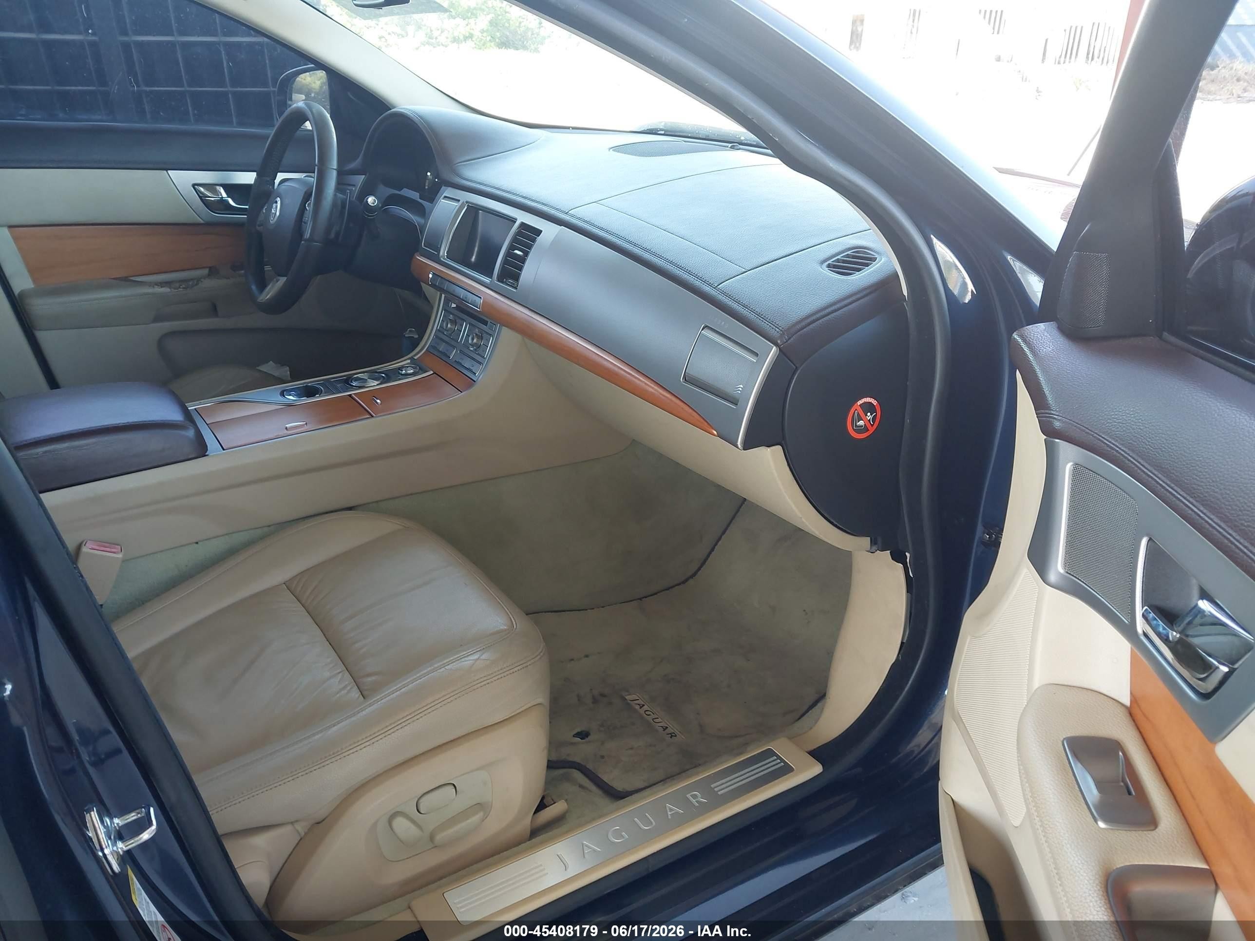 2010 Jaguar Xf   Blue vin: SAJWA0FA2AHR52851
