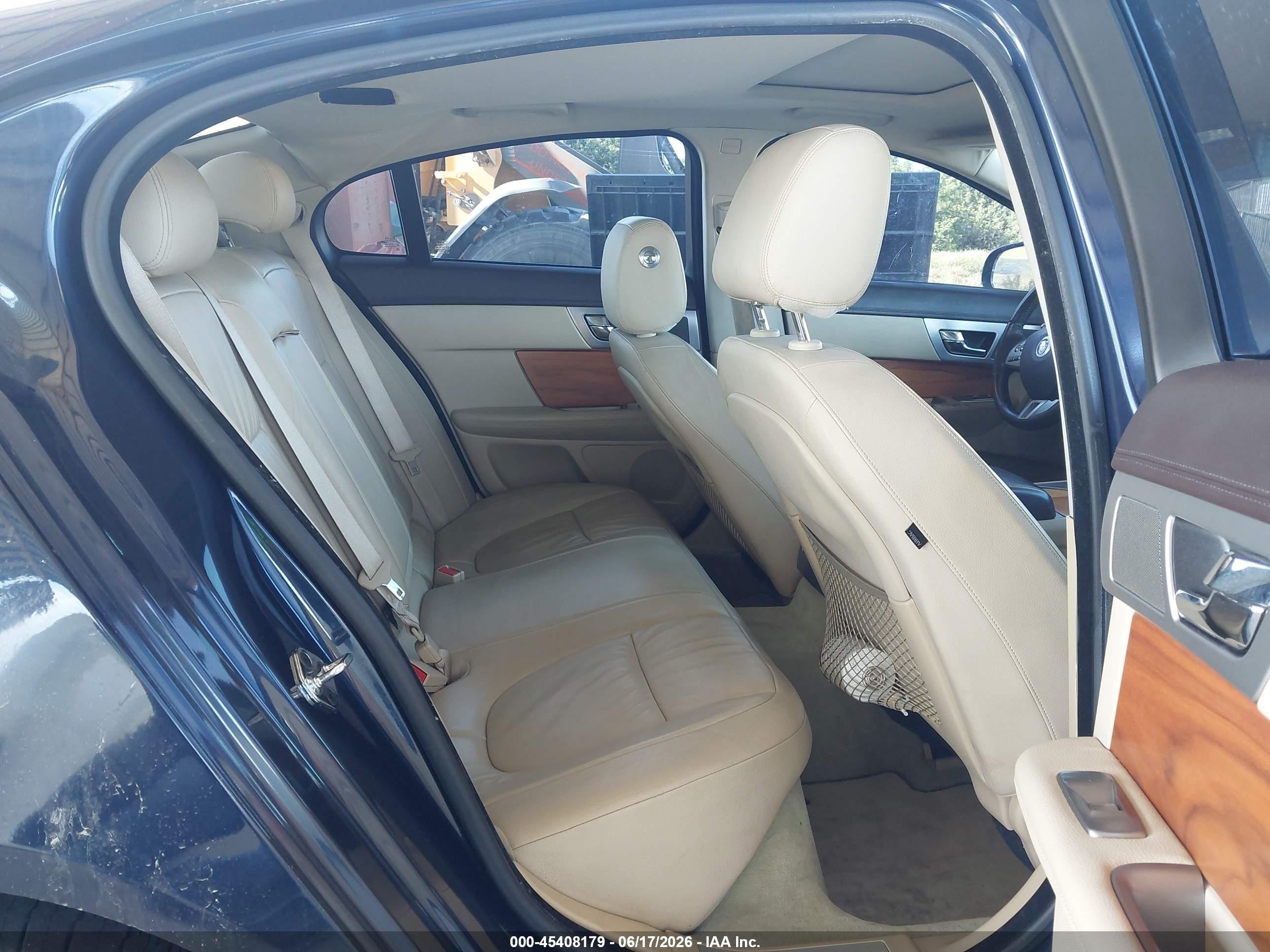 2010 Jaguar Xf   Blue vin: SAJWA0FA2AHR52851