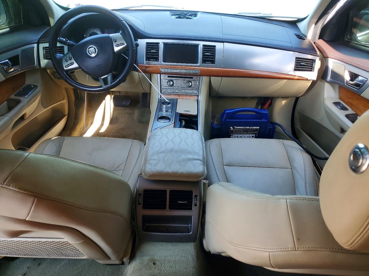 2010 Jaguar Xf Luxury Green vin: SAJWA0FA5AHR54741