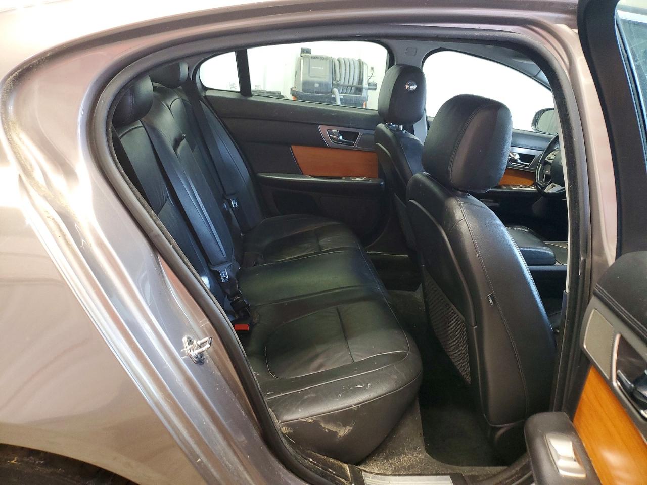 2010 Jaguar Xf Luxury Серебряный vin: SAJWA0FA6AHR59060