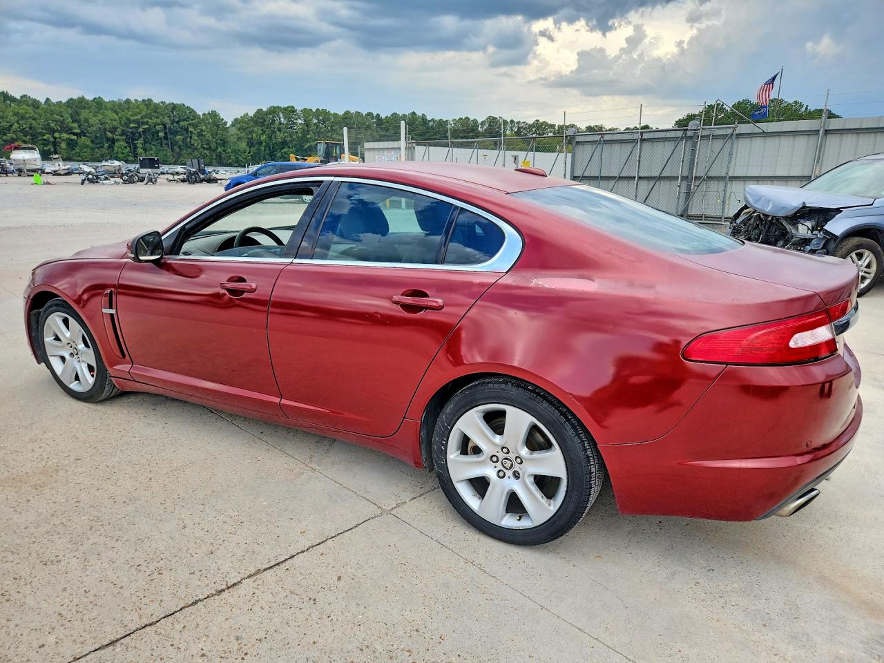 2010 Jaguar Xf Luxury Red vin: SAJWA0FA7AHR64879
