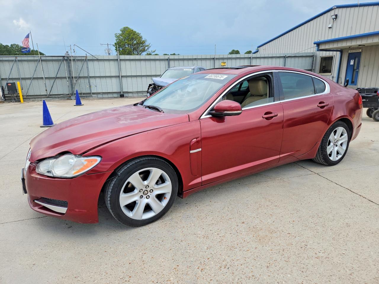2010 Jaguar Xf Luxury Red vin: SAJWA0FA7AHR64879