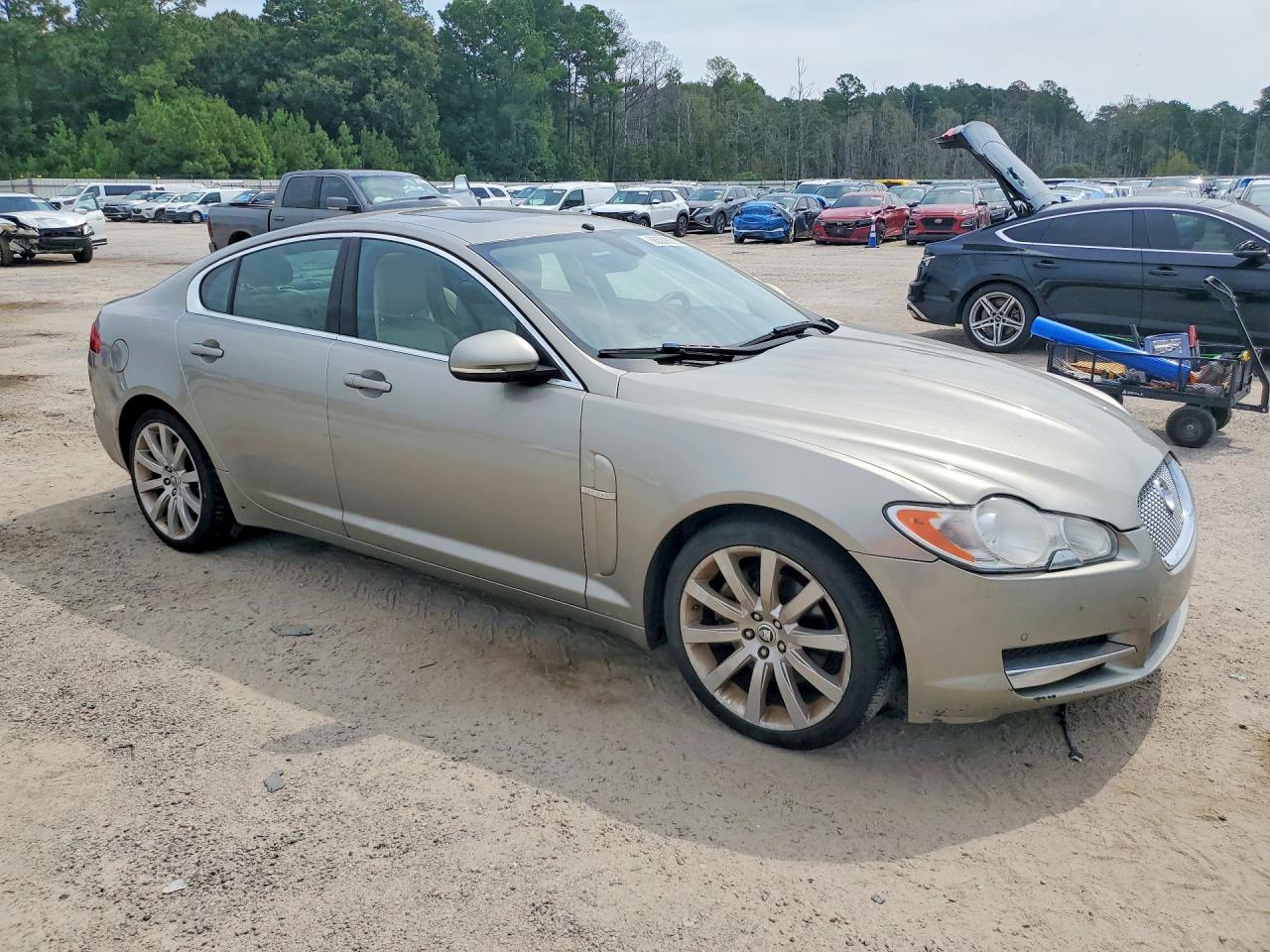2010 Jaguar Xf Luxury Silver vin: SAJWA0FA8AHR56032