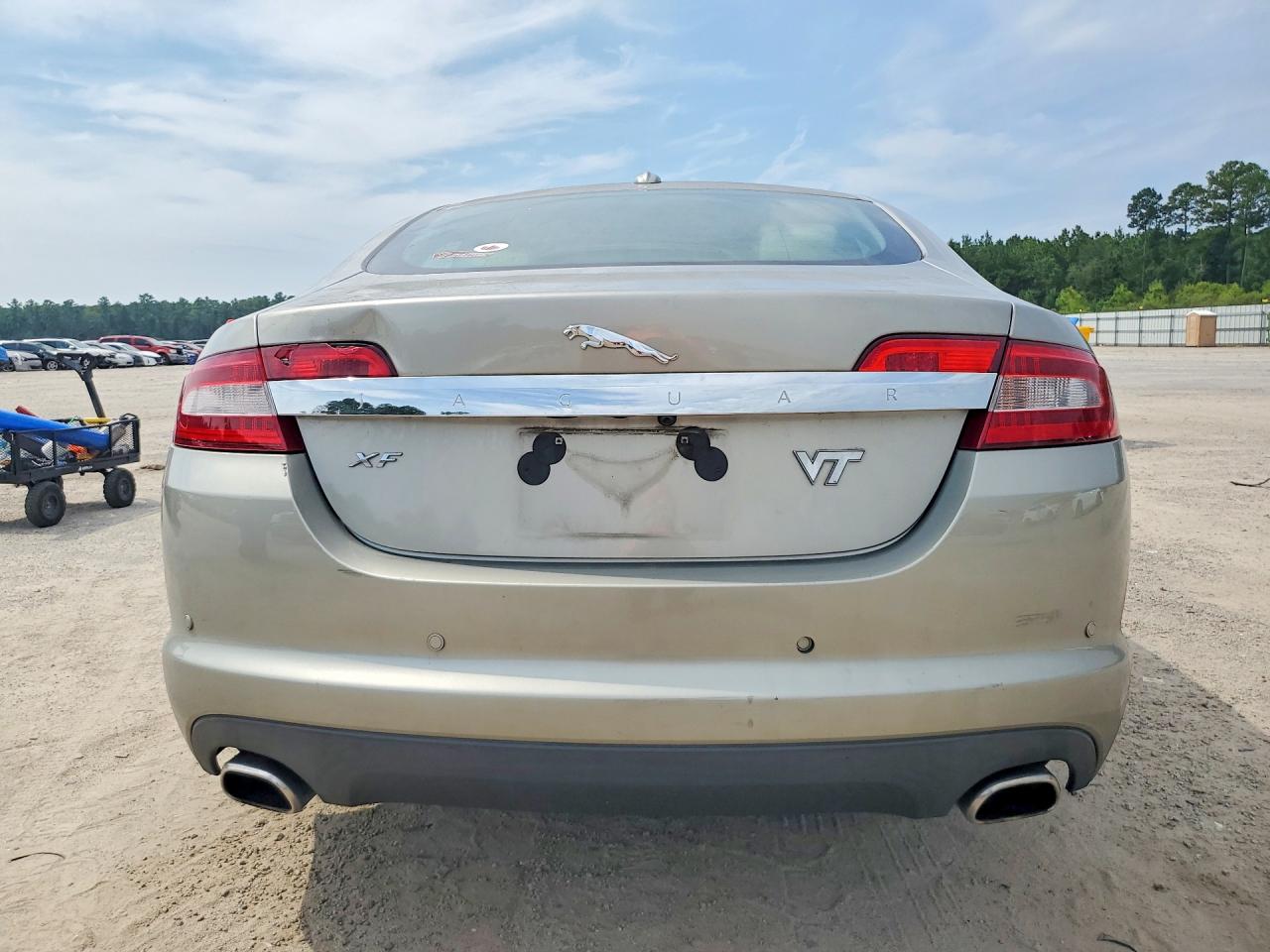 2010 Jaguar Xf Luxury Silver vin: SAJWA0FA8AHR56032